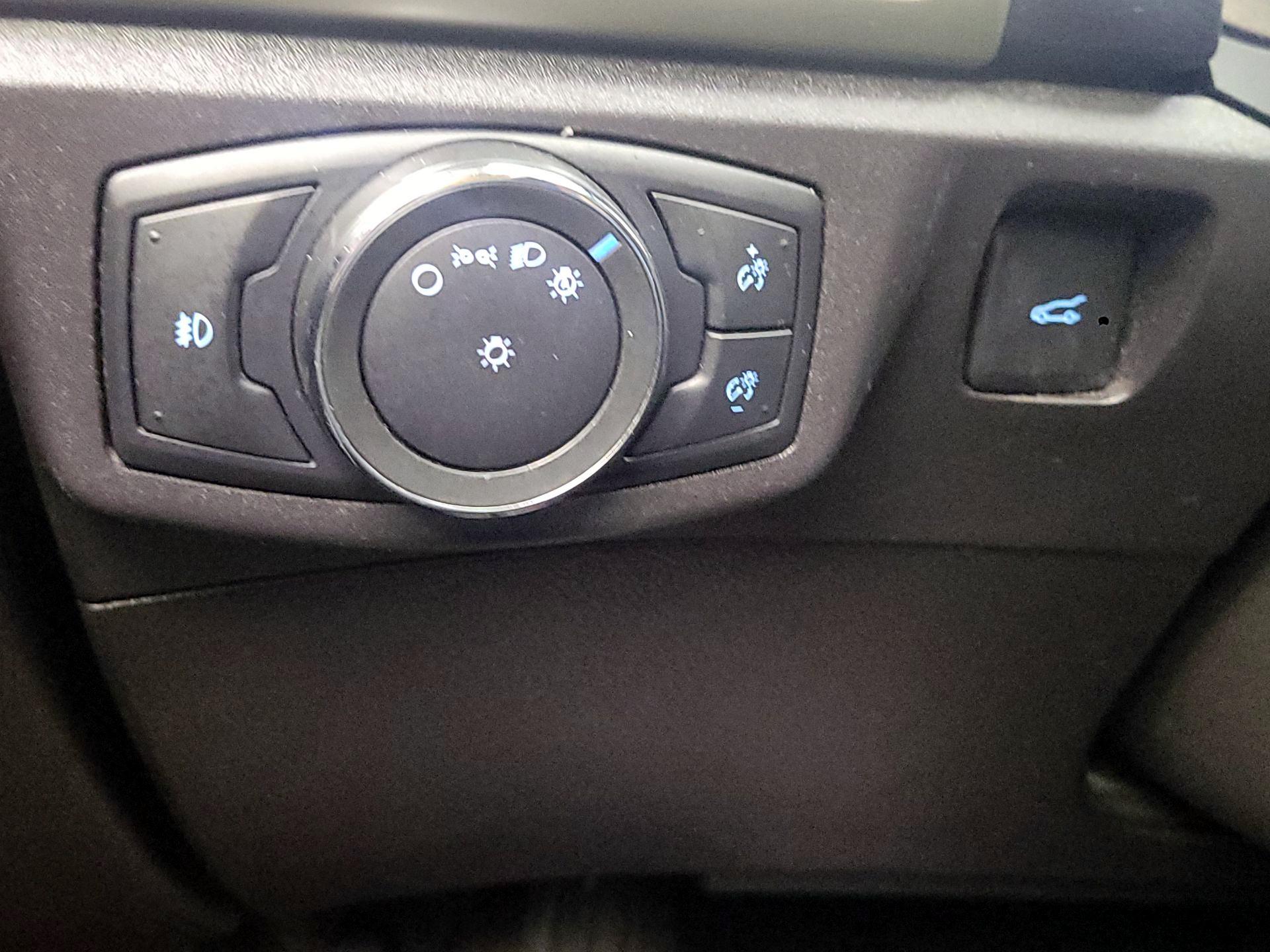 Thumbnail: 2016 Ford Fusion - 11