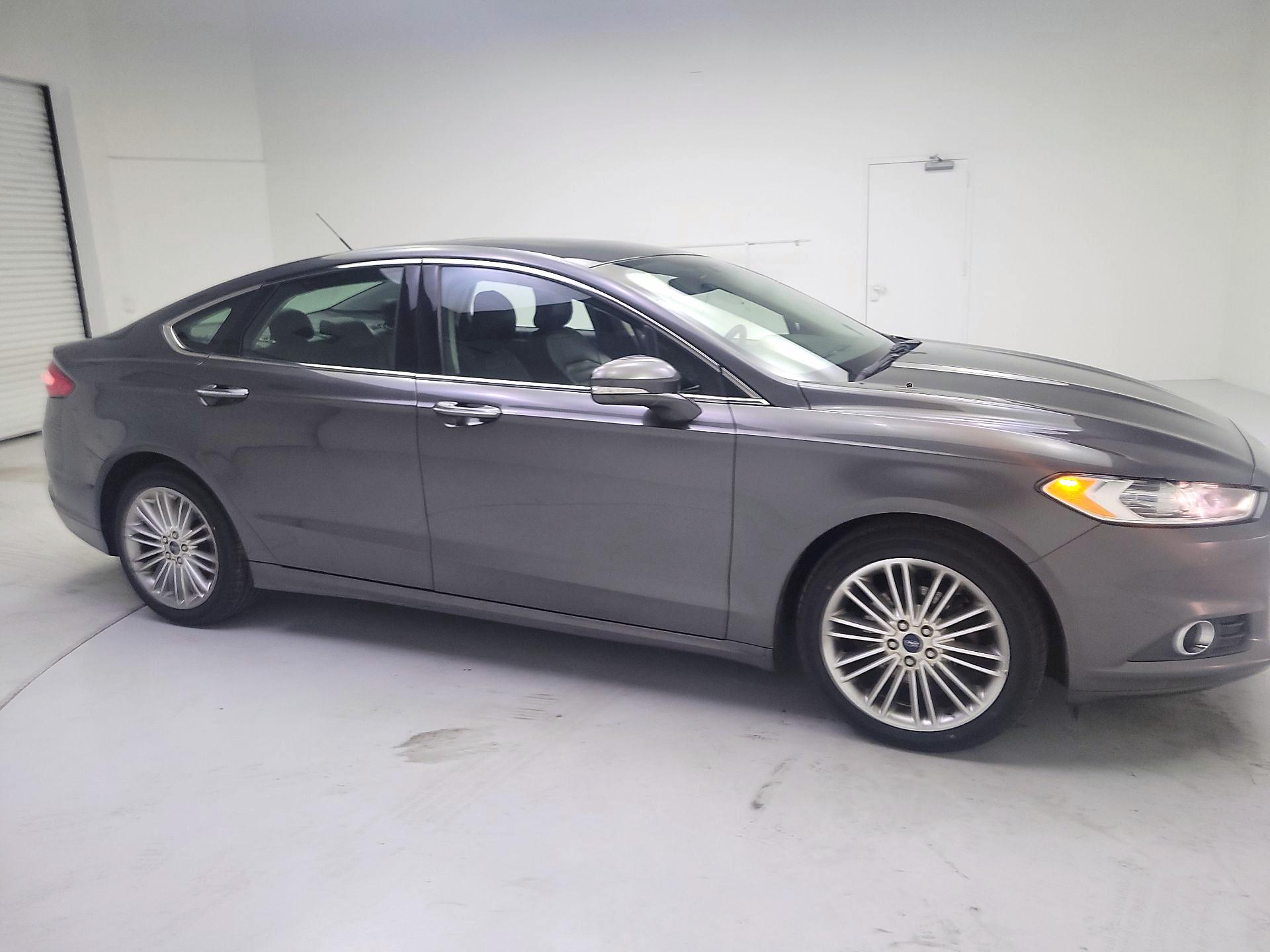 Thumbnail: 2016 Ford Fusion - 4