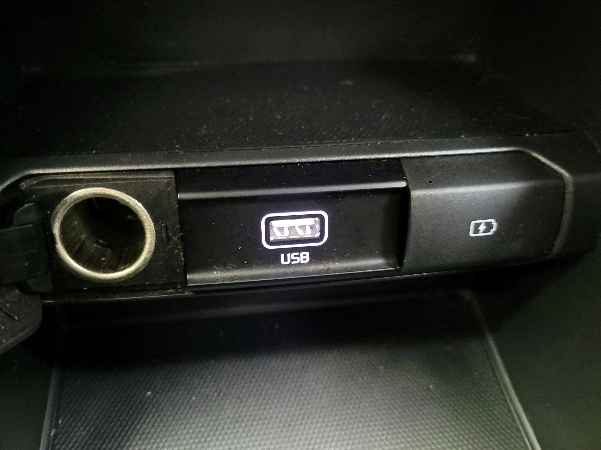 Thumbnail: 2020 Kia Telluride - 16