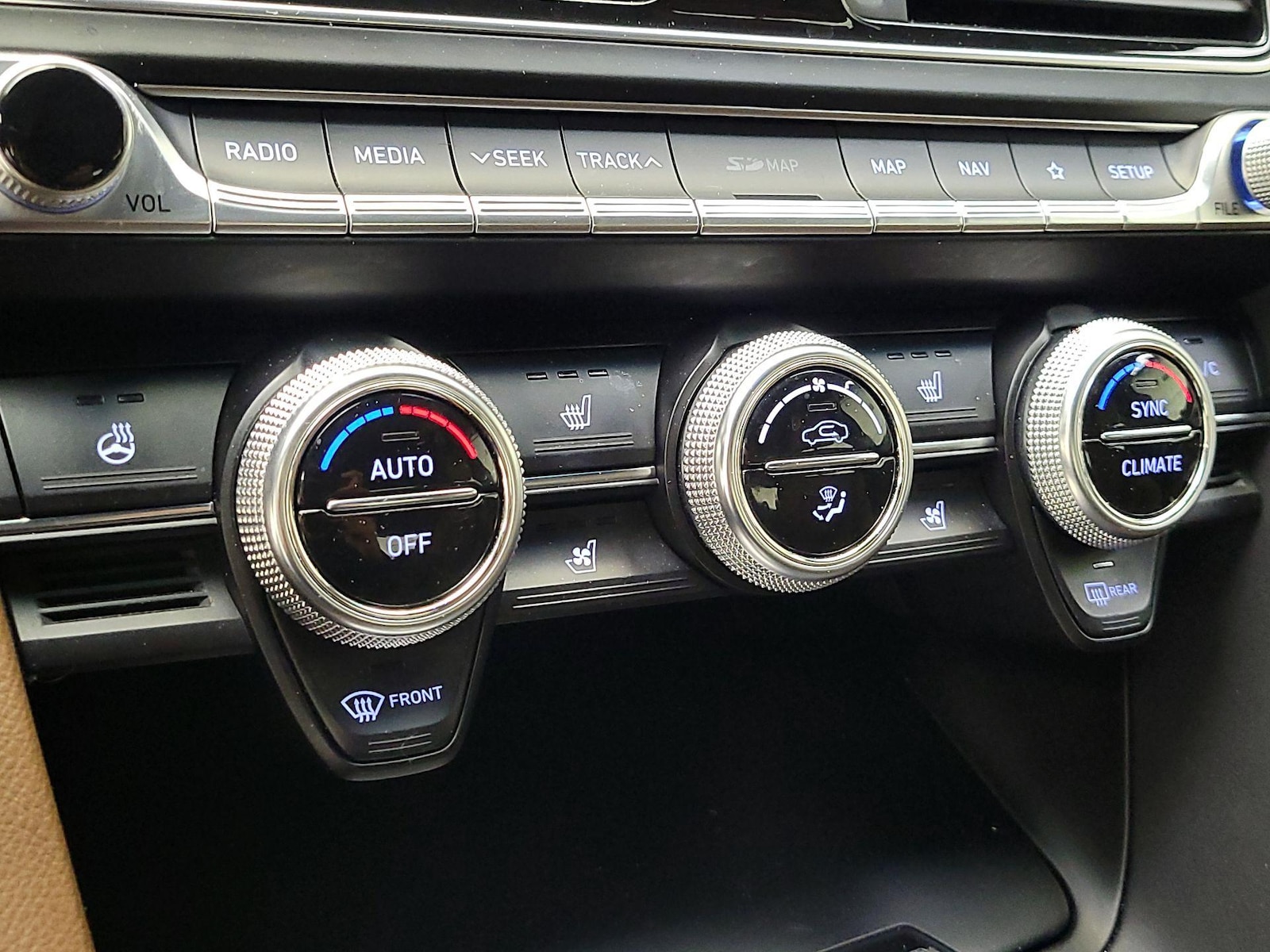 2020 GENESIS G70 Standard - Photo 18