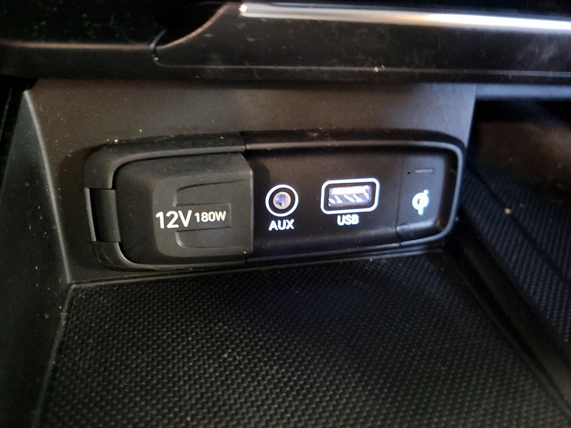 Thumbnail: 2020 Genesis G70 - 19