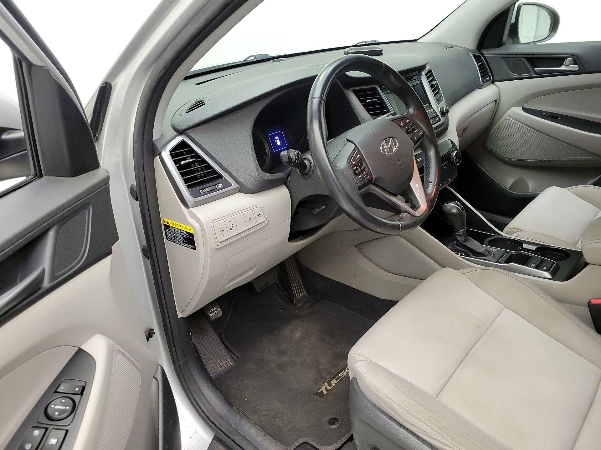 Thumbnail: 2016 Hyundai Tucson - 9