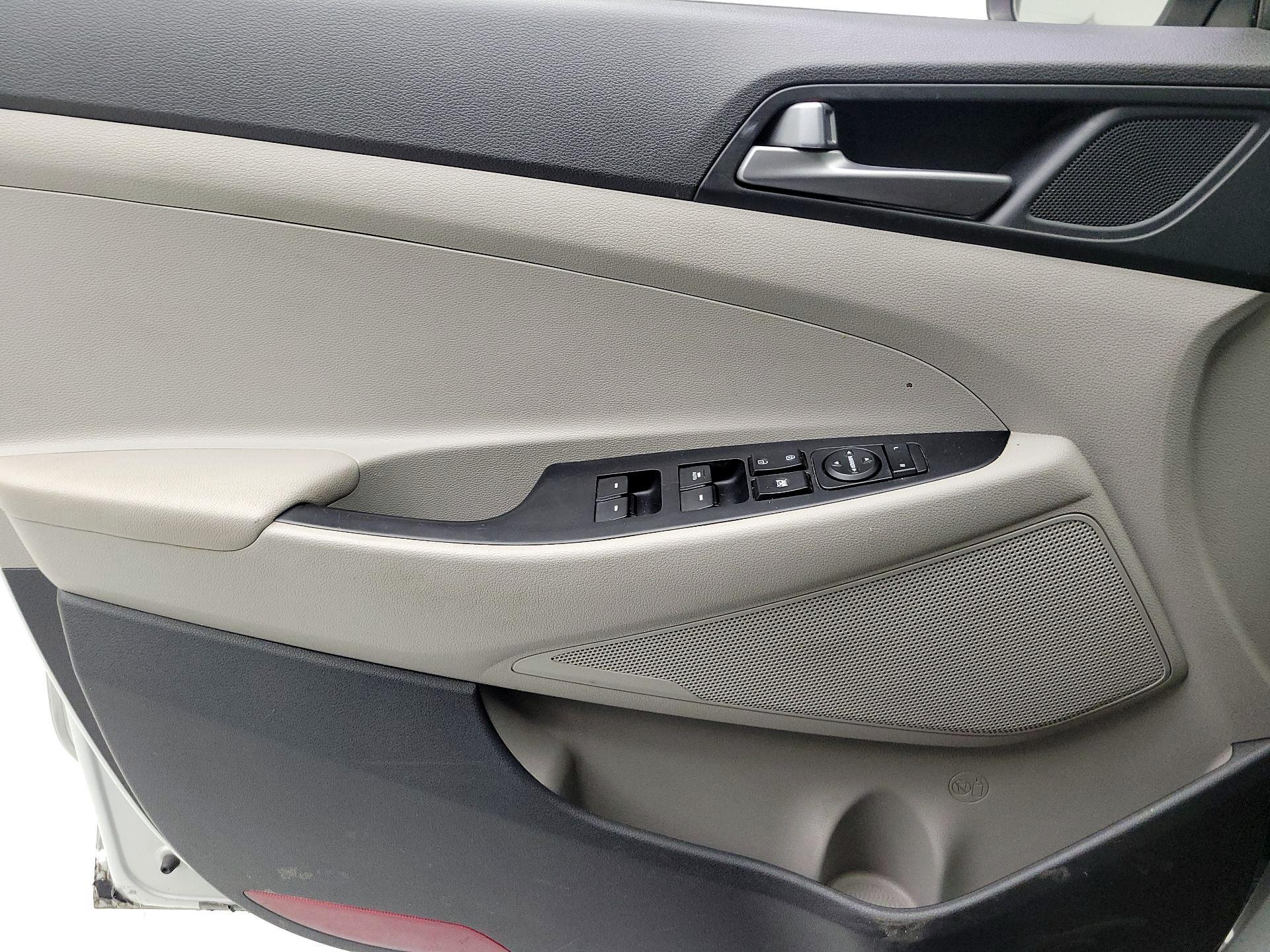 Thumbnail: 2016 Hyundai Tucson - 10