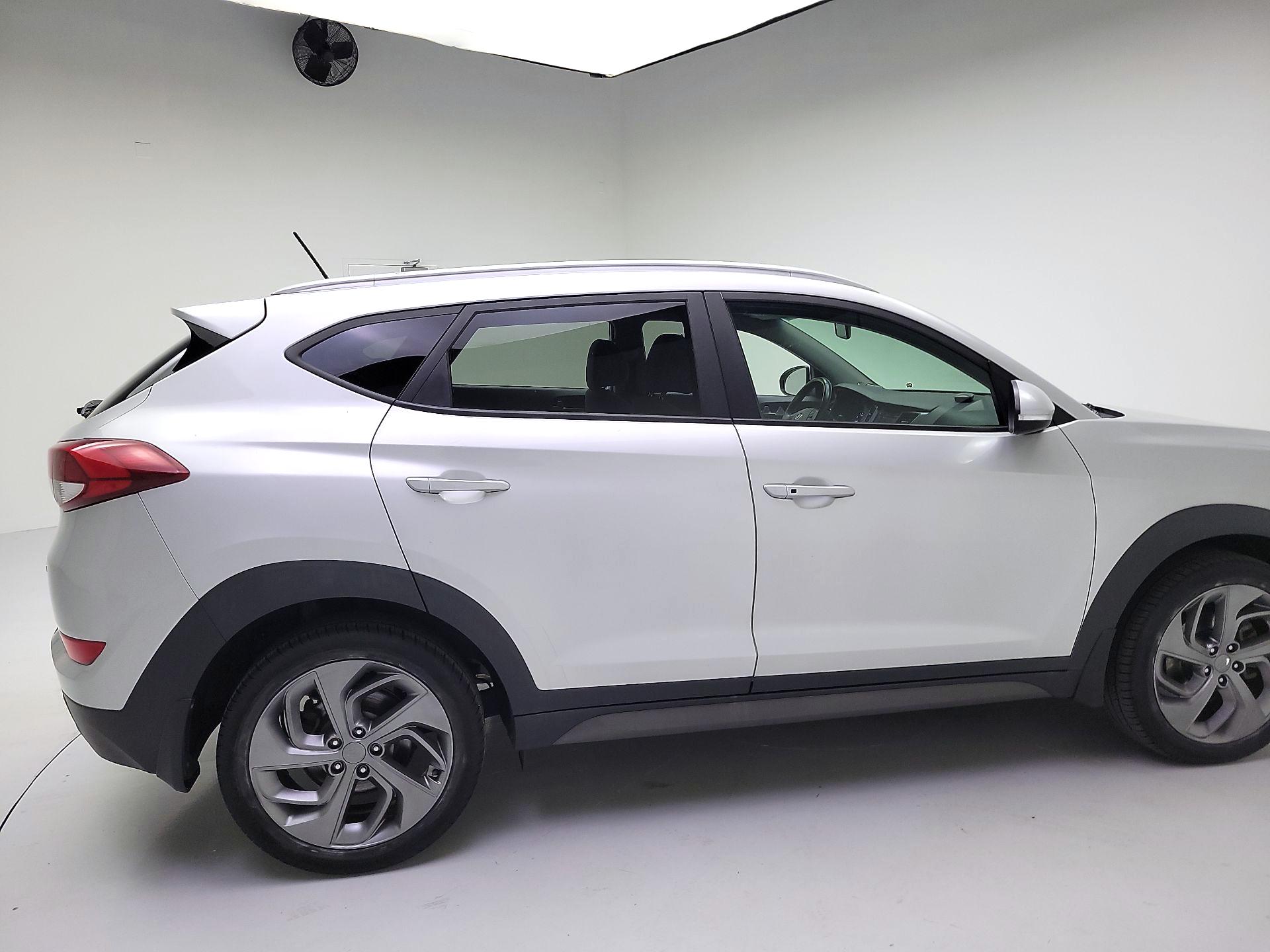 Thumbnail: 2016 Hyundai Tucson - 4