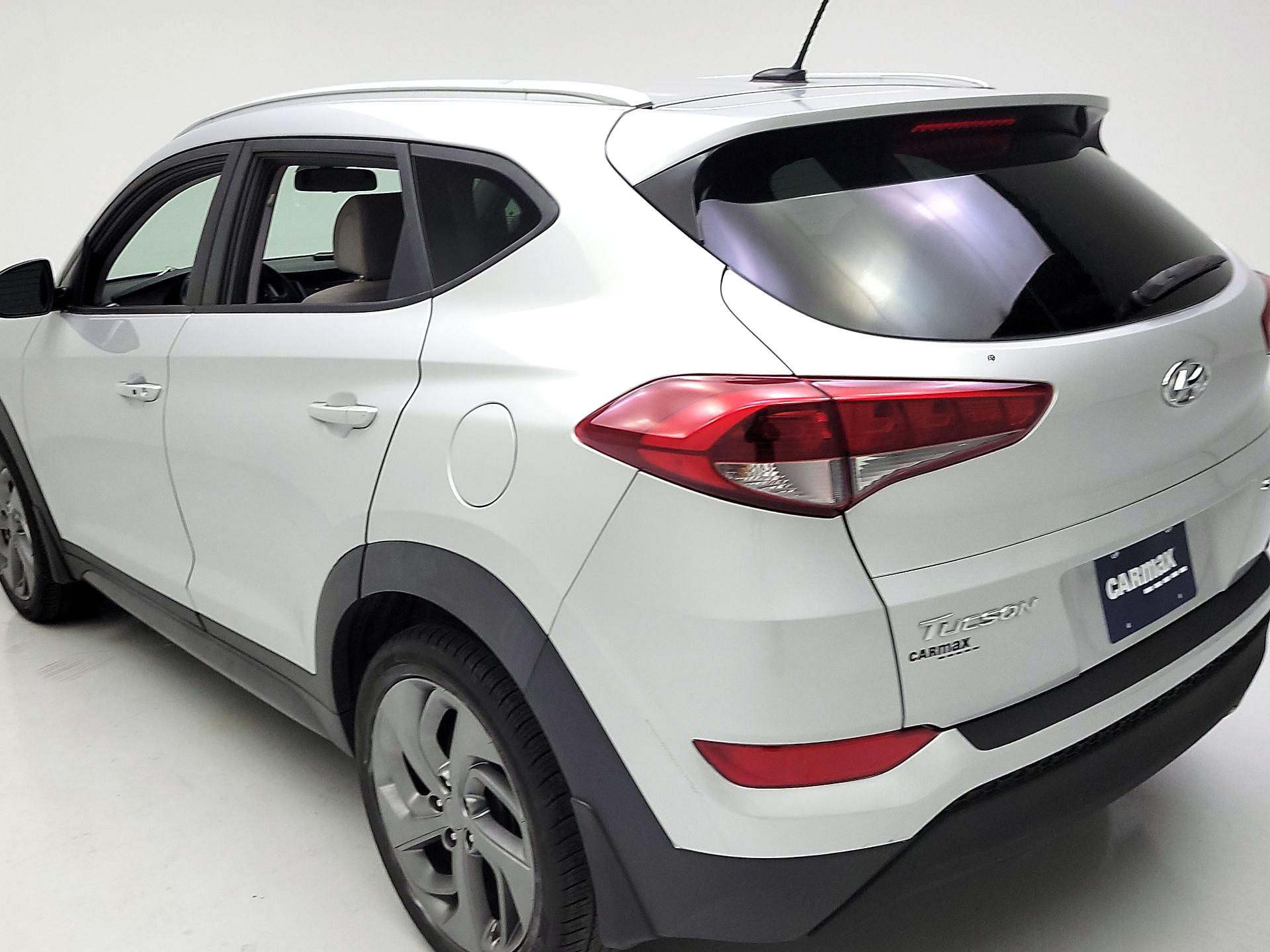 Thumbnail: 2016 Hyundai Tucson - 7