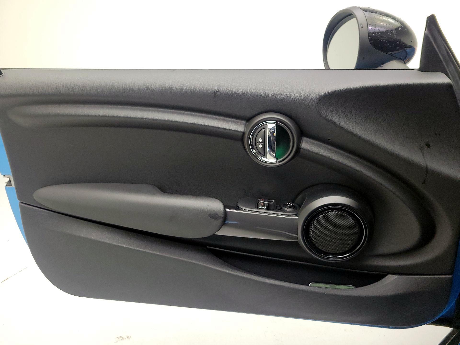 Thumbnail: 2016 MINI Cooper Hardtop - 10