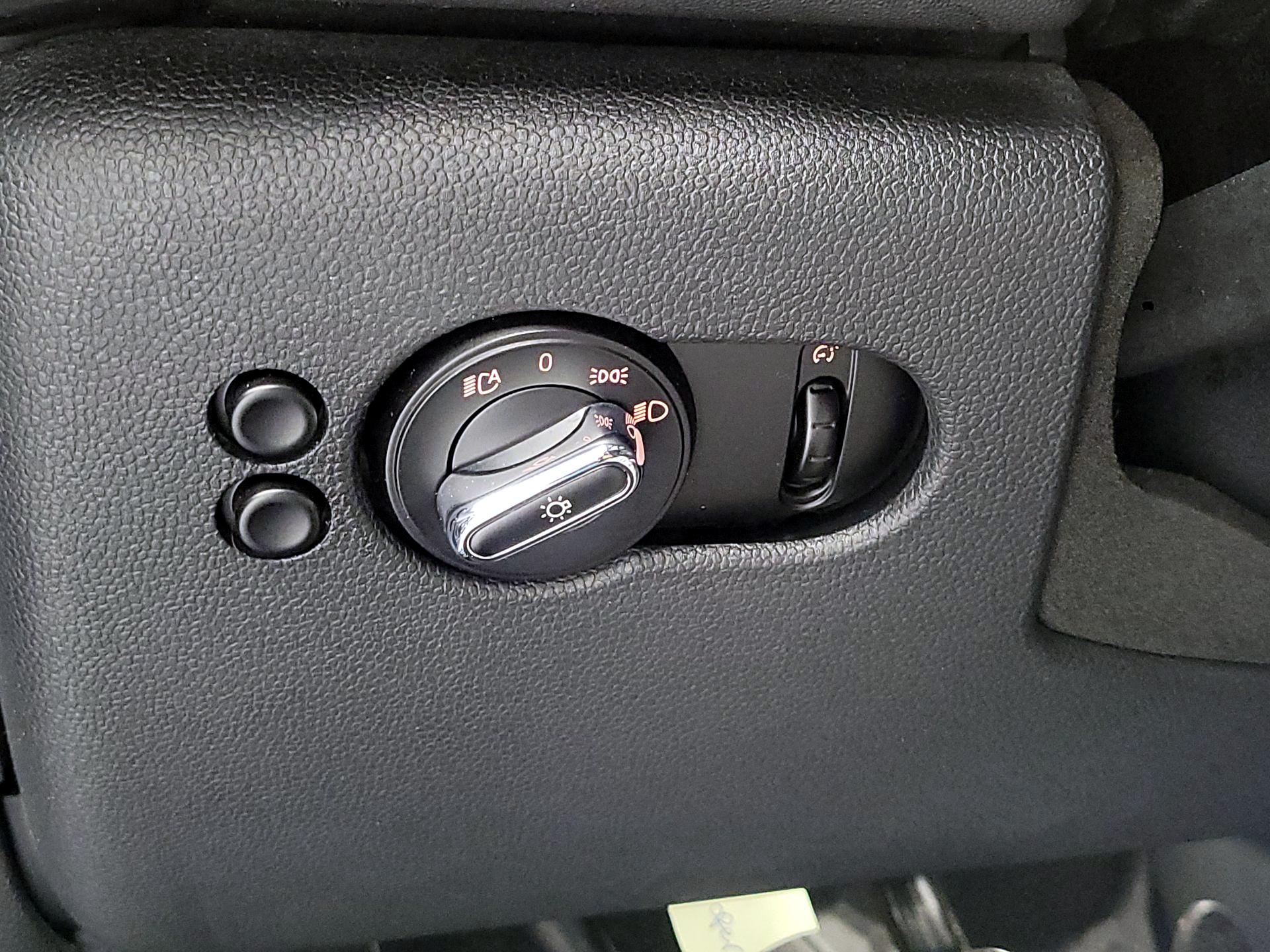 Thumbnail: 2016 MINI Cooper Hardtop - 11