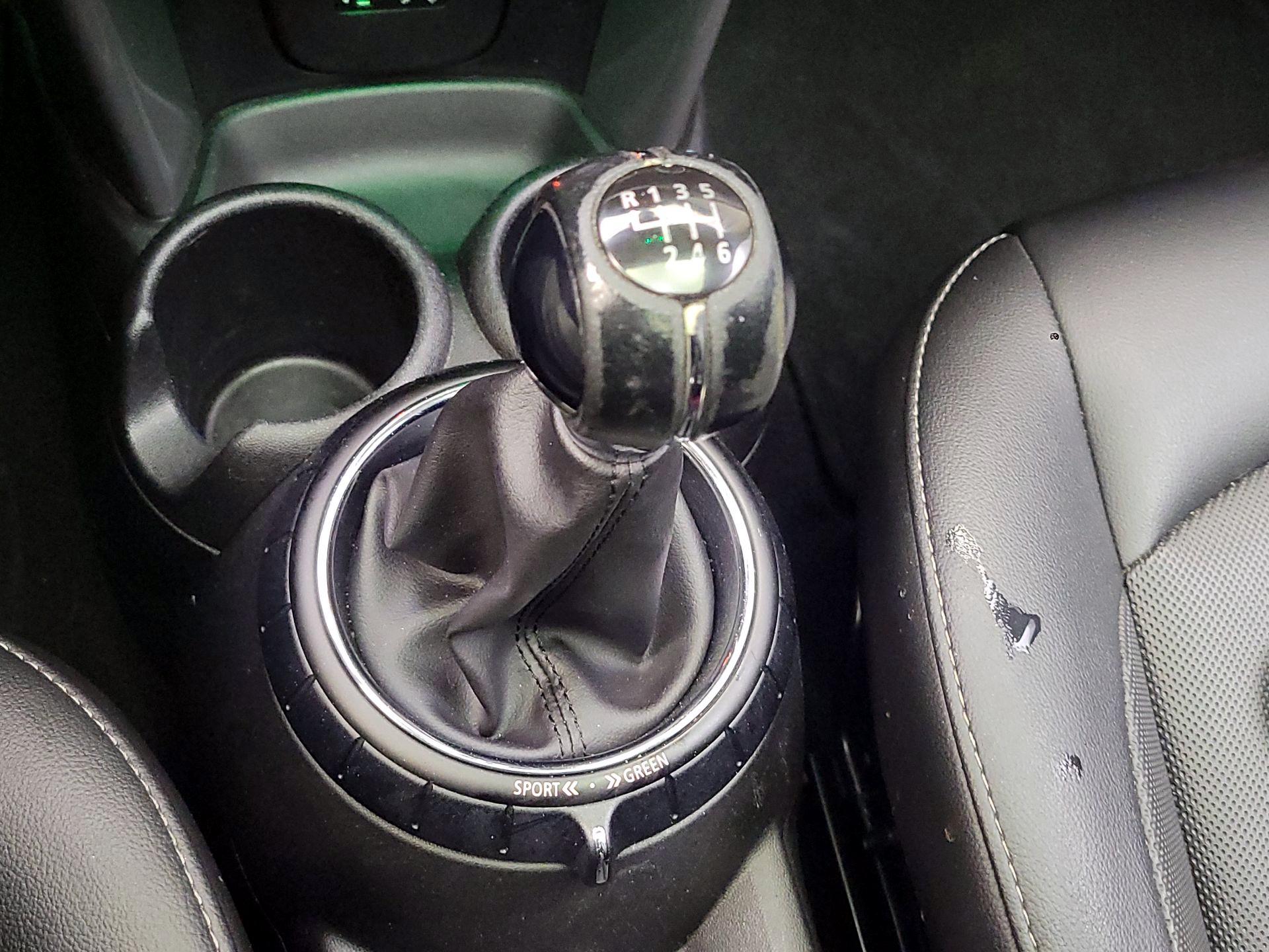 Thumbnail: 2016 MINI Cooper Hardtop - 14