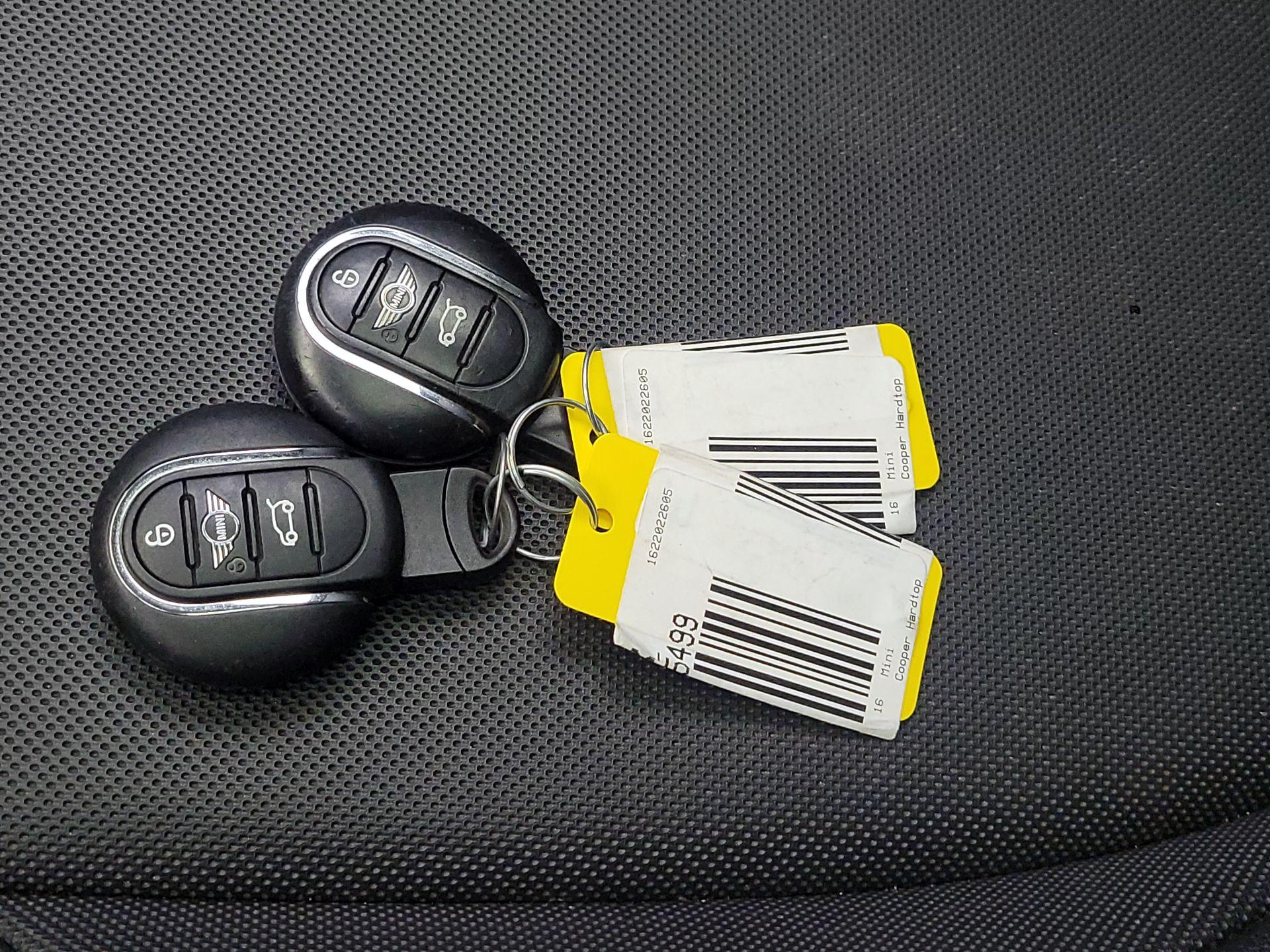 Thumbnail: 2016 MINI Cooper Hardtop - 20