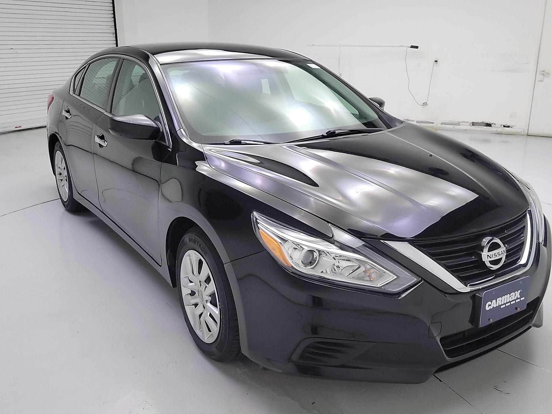 Thumbnail: 2017 Nissan Altima - 1