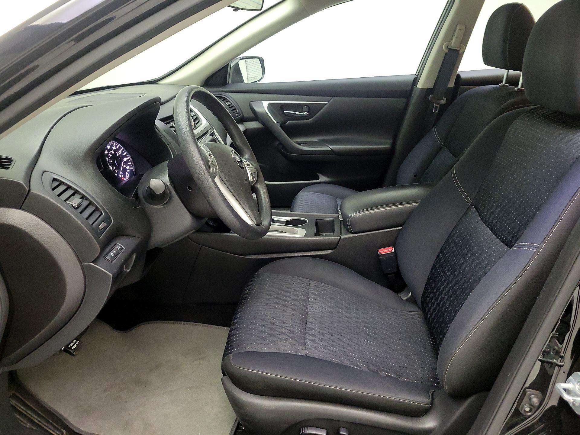 Thumbnail: 2017 Nissan Altima - 9