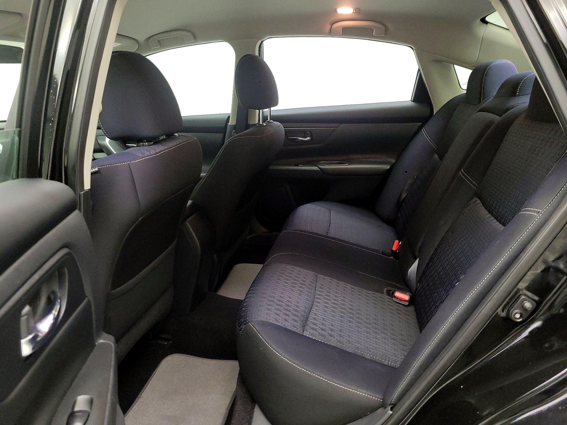 Thumbnail: 2017 Nissan Altima - 17