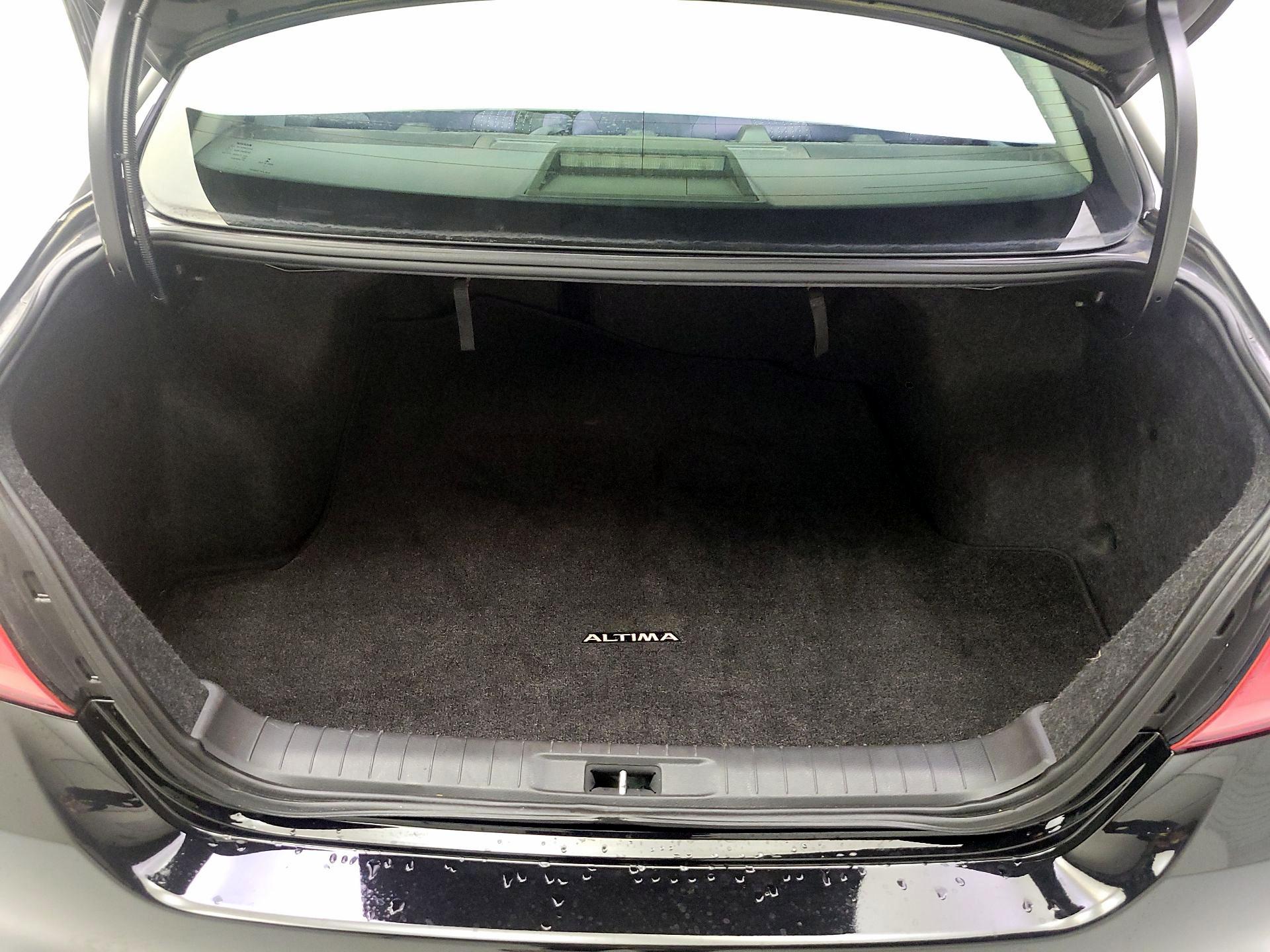Thumbnail: 2017 Nissan Altima - 18
