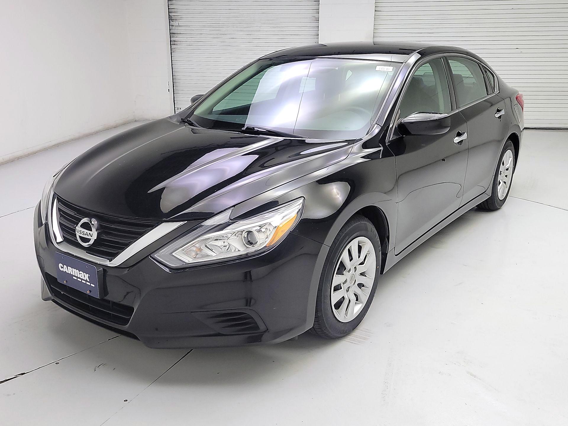 Thumbnail: 2017 Nissan Altima - 3