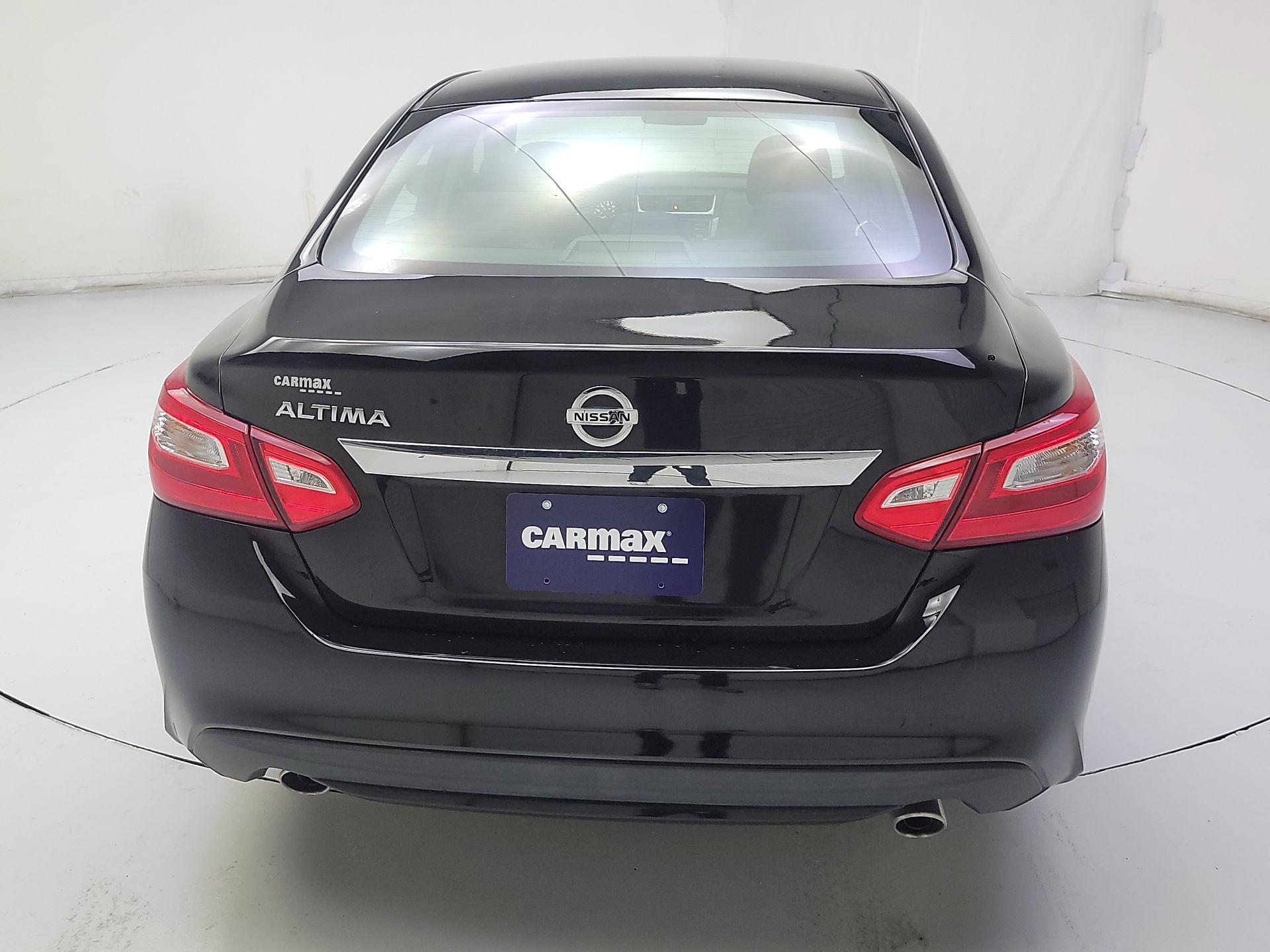 Thumbnail: 2017 Nissan Altima - 6