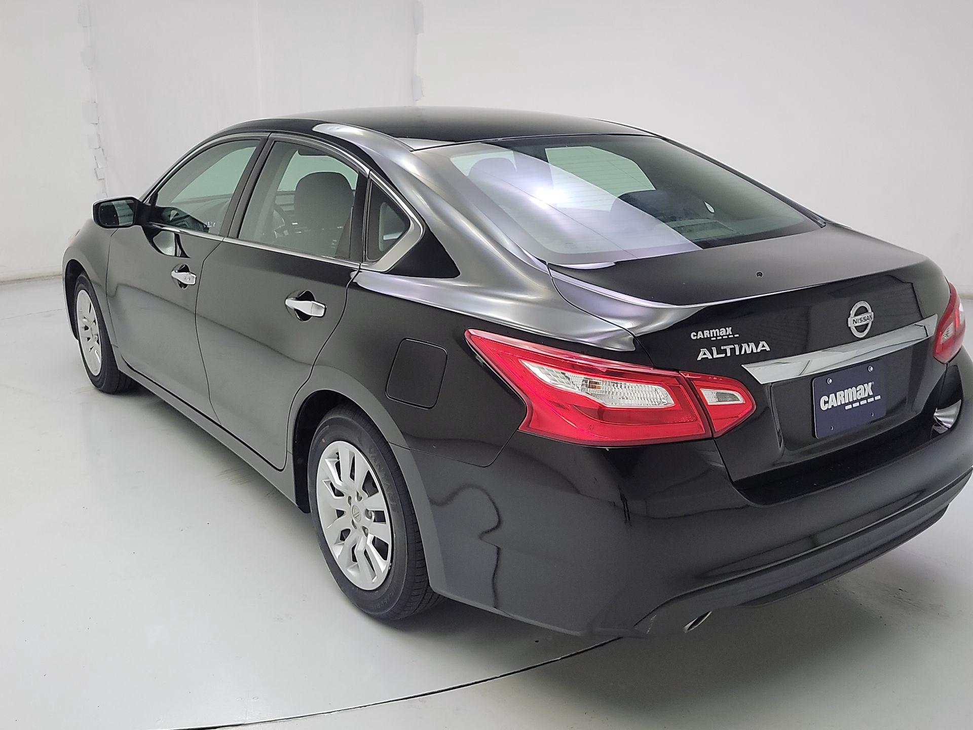 Thumbnail: 2017 Nissan Altima - 7