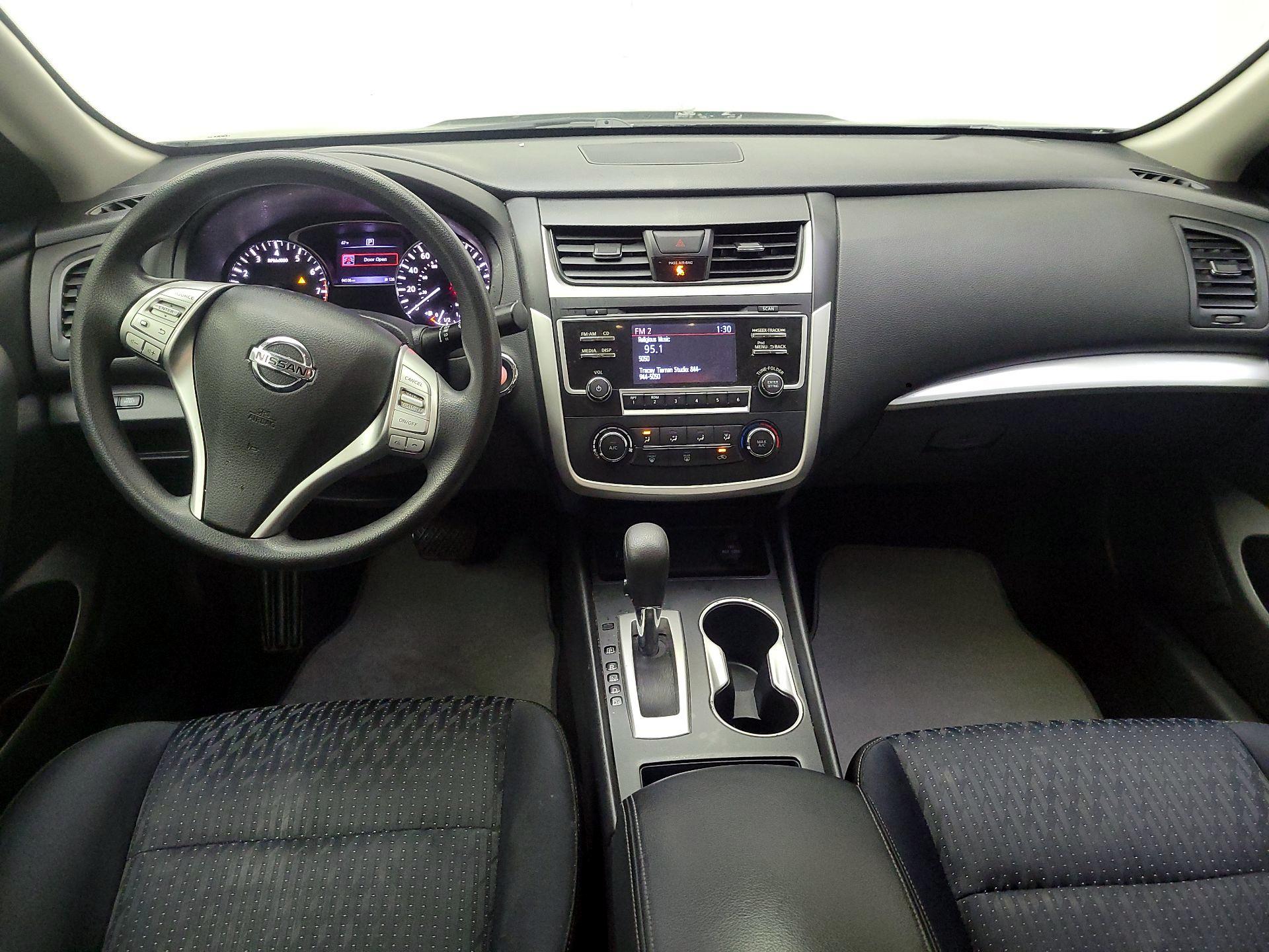 Thumbnail: 2017 Nissan Altima - 8