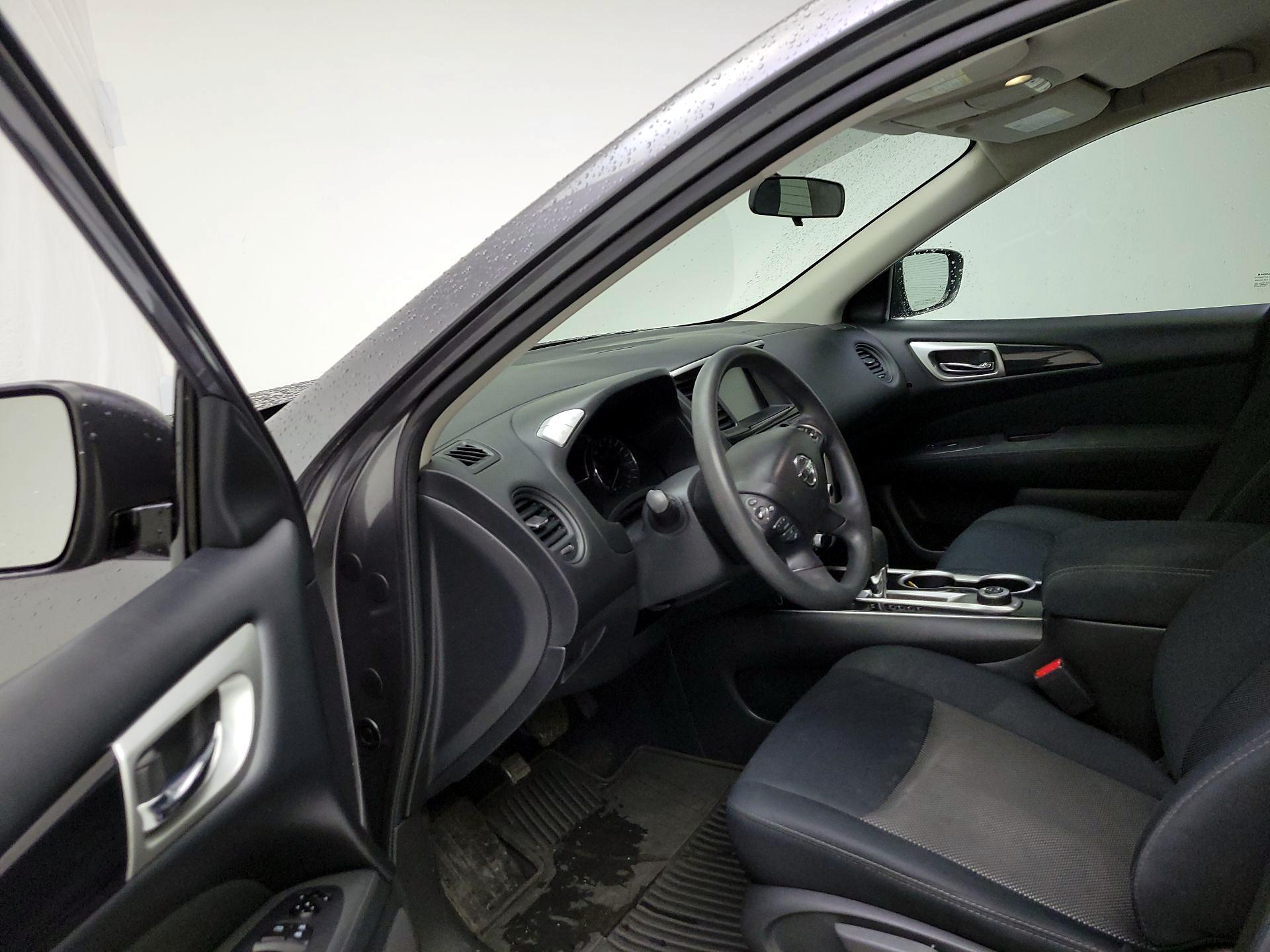 Thumbnail: 2017 Nissan Pathfinder - 9