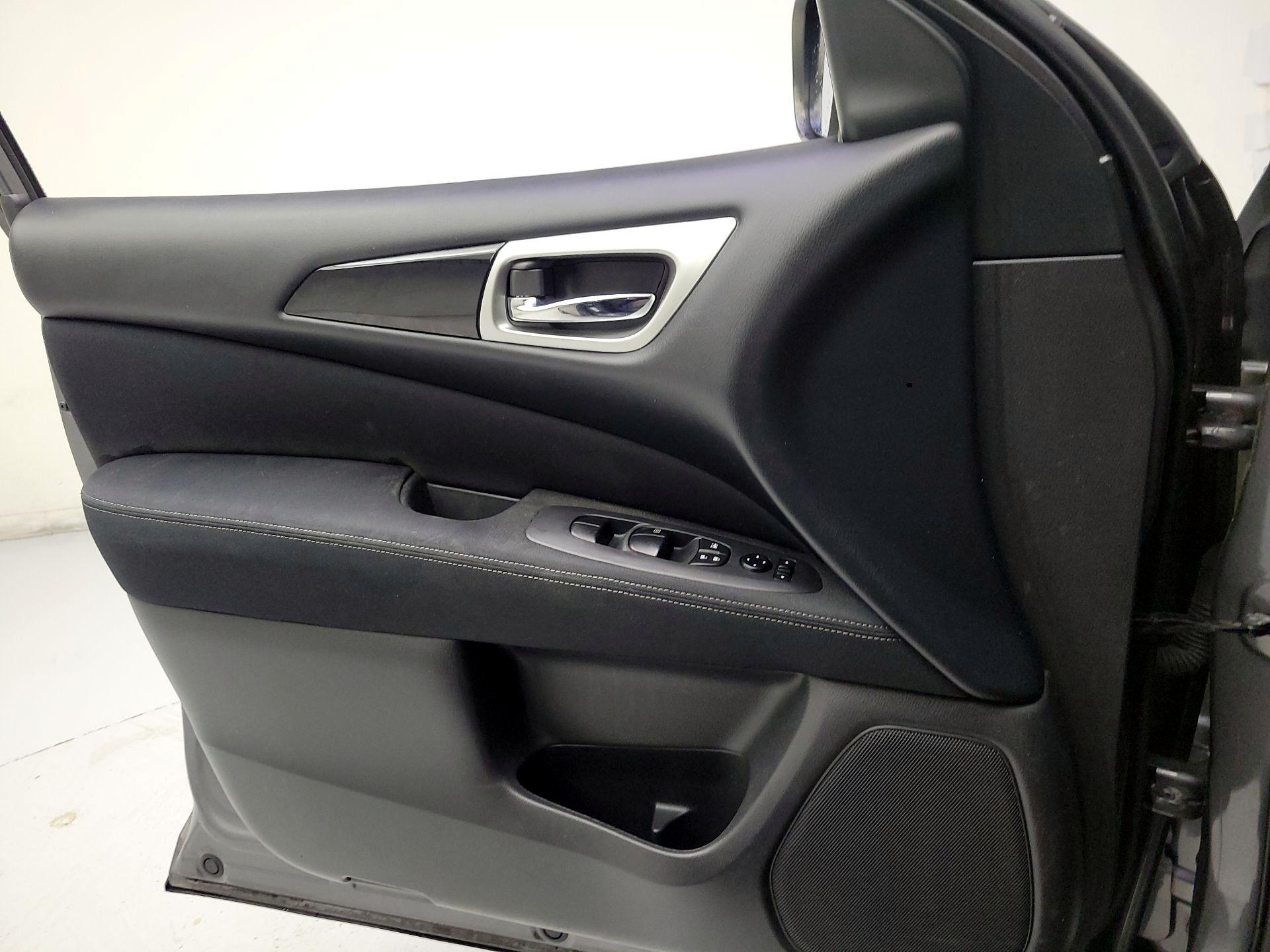 Thumbnail: 2017 Nissan Pathfinder - 10