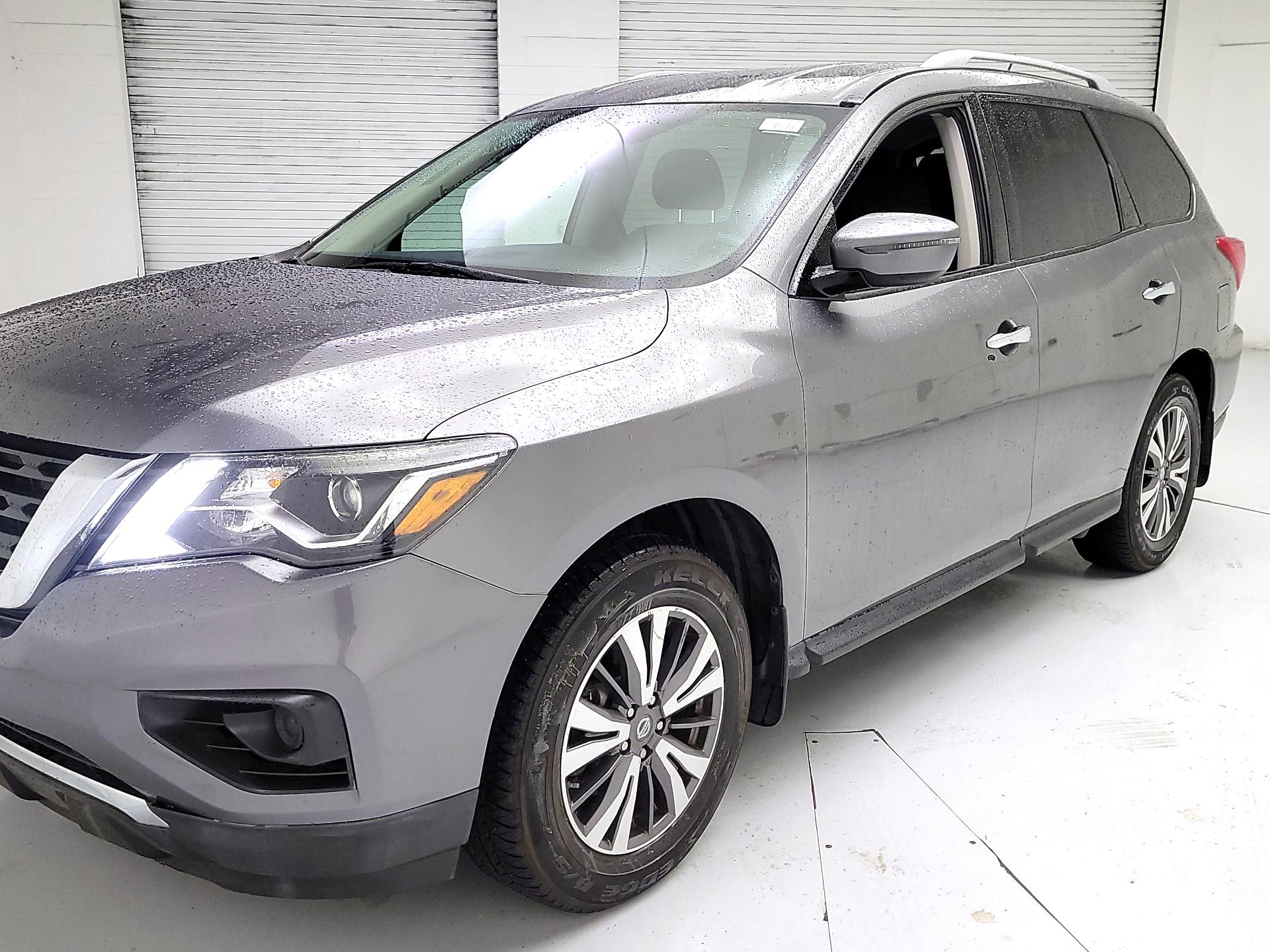 Thumbnail: 2017 Nissan Pathfinder - 3