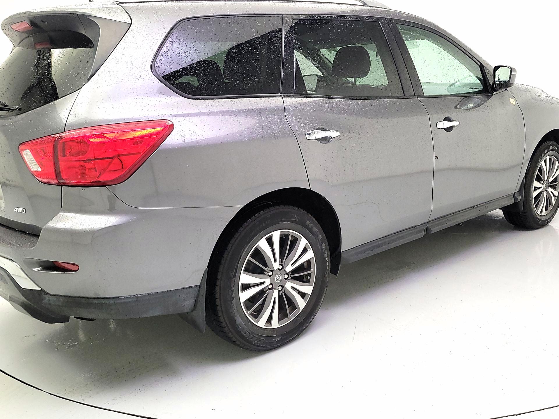 Thumbnail: 2017 Nissan Pathfinder - 5