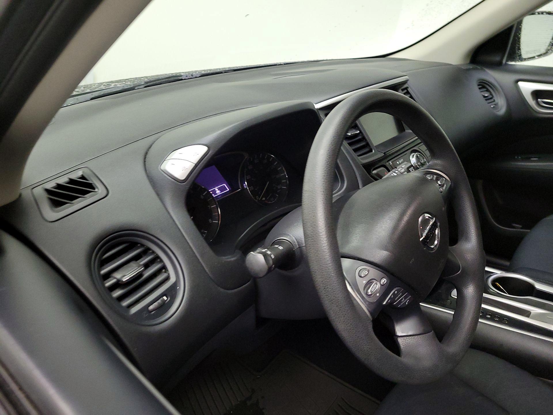 Thumbnail: 2017 Nissan Pathfinder - 8