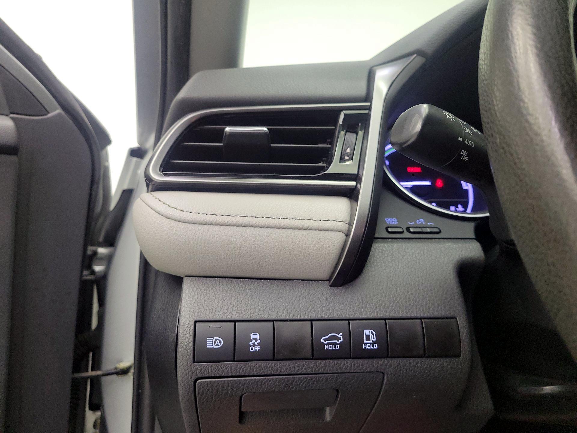 Thumbnail: 2021 Toyota Camry - 11