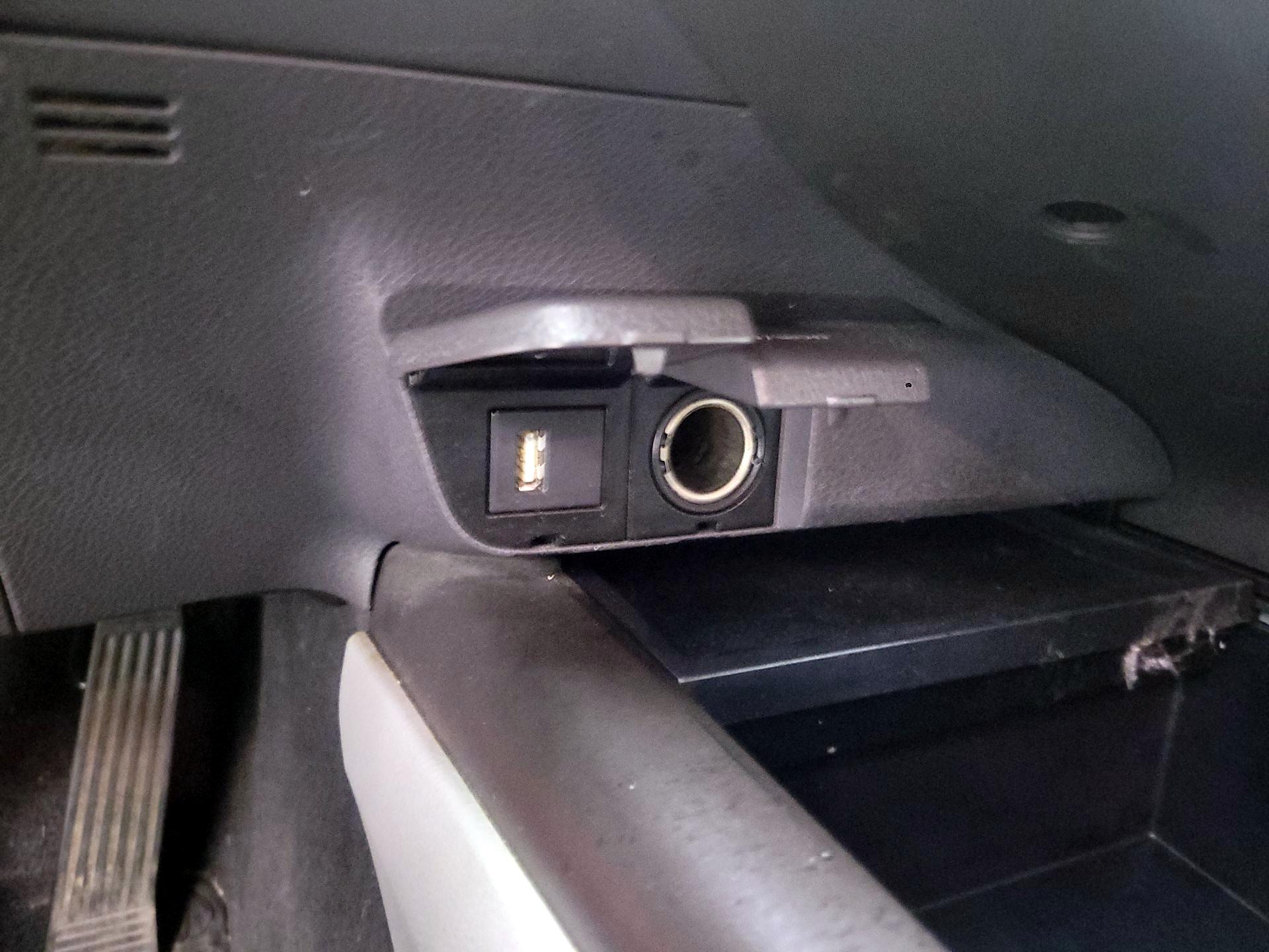 Thumbnail: 2021 Toyota Camry - 16