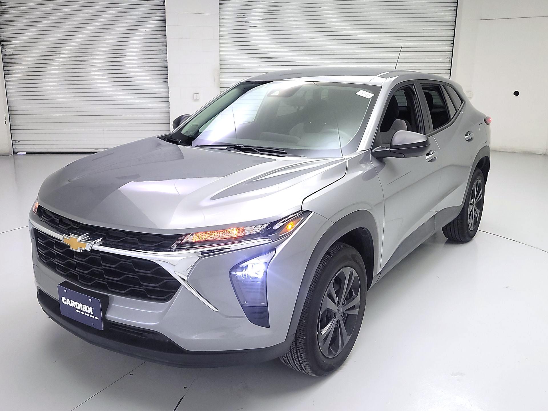 Thumbnail: 2025 Chevrolet Trax - 3