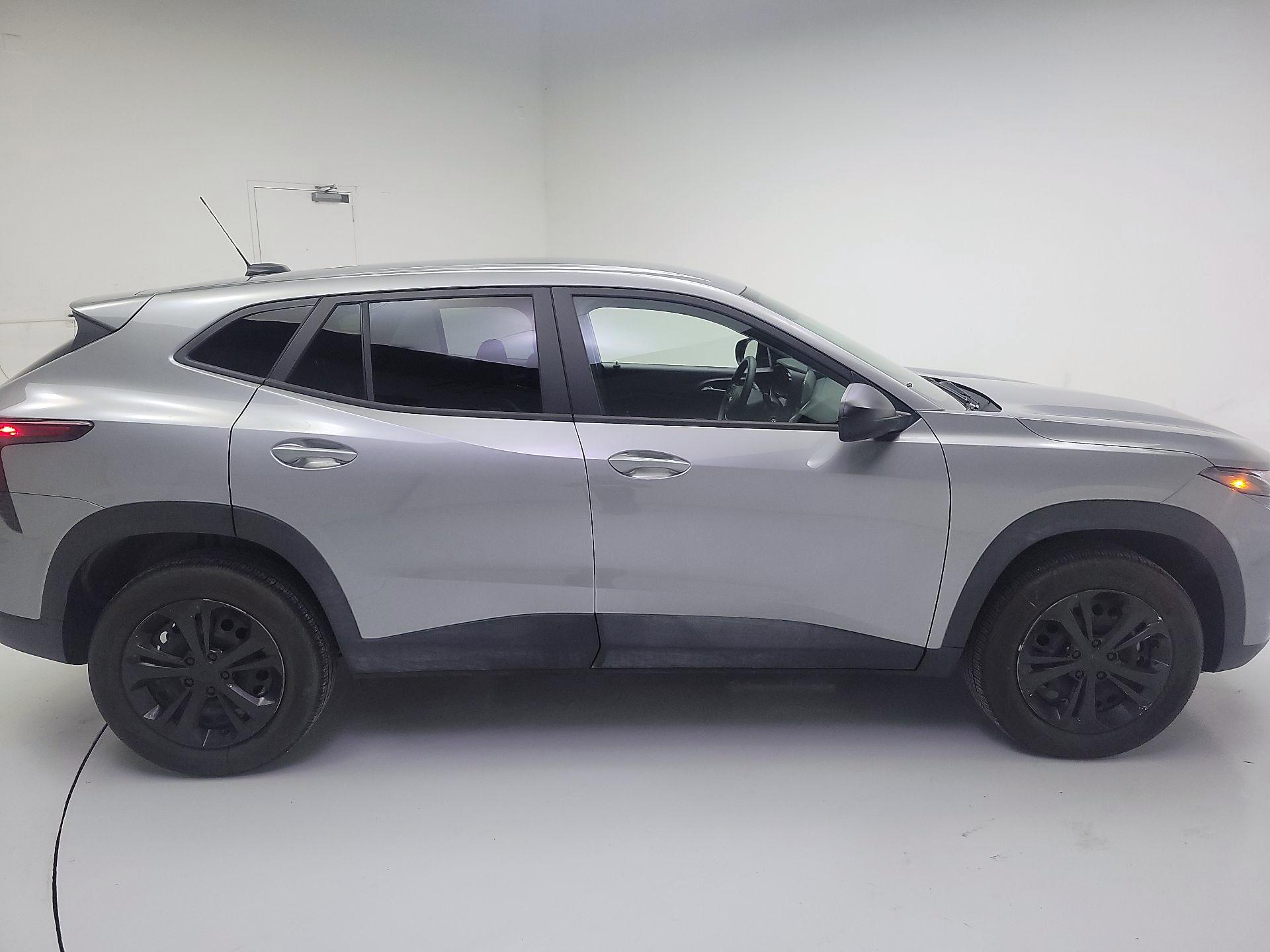 Thumbnail: 2025 Chevrolet Trax - 4