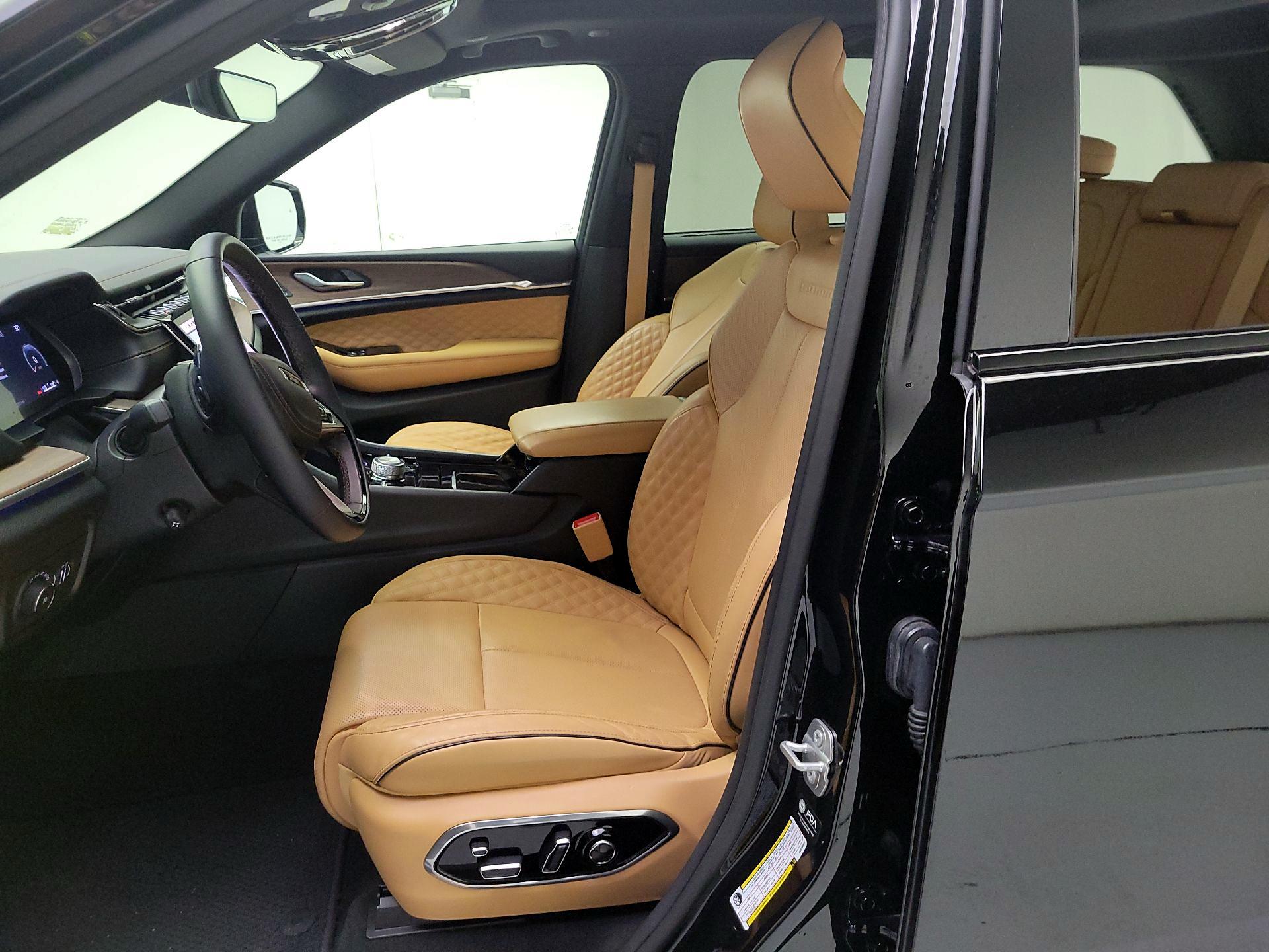 Thumbnail: 2025 Jeep Grand Cherokee - 9