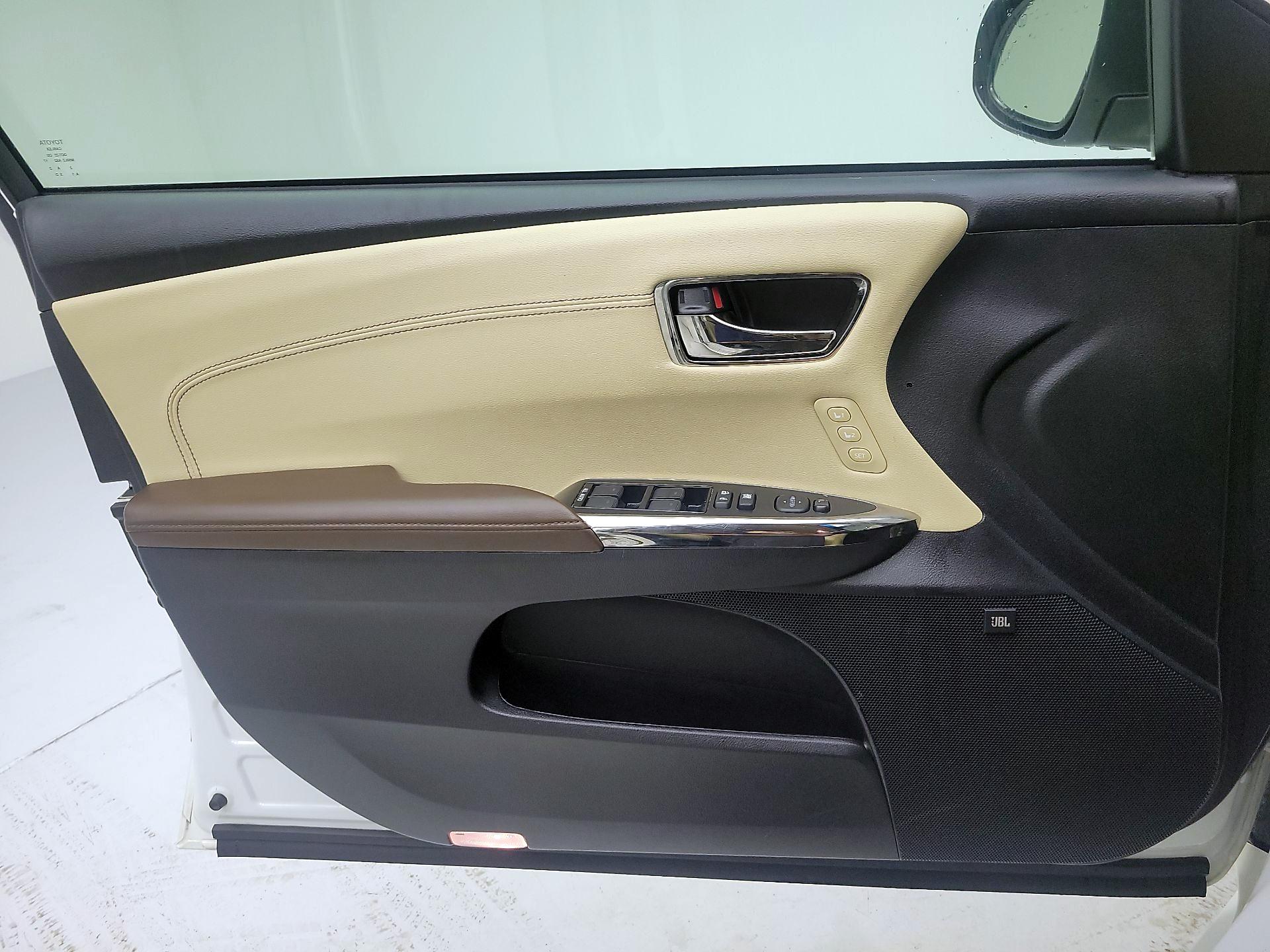 Thumbnail: 2017 Toyota Avalon - 10