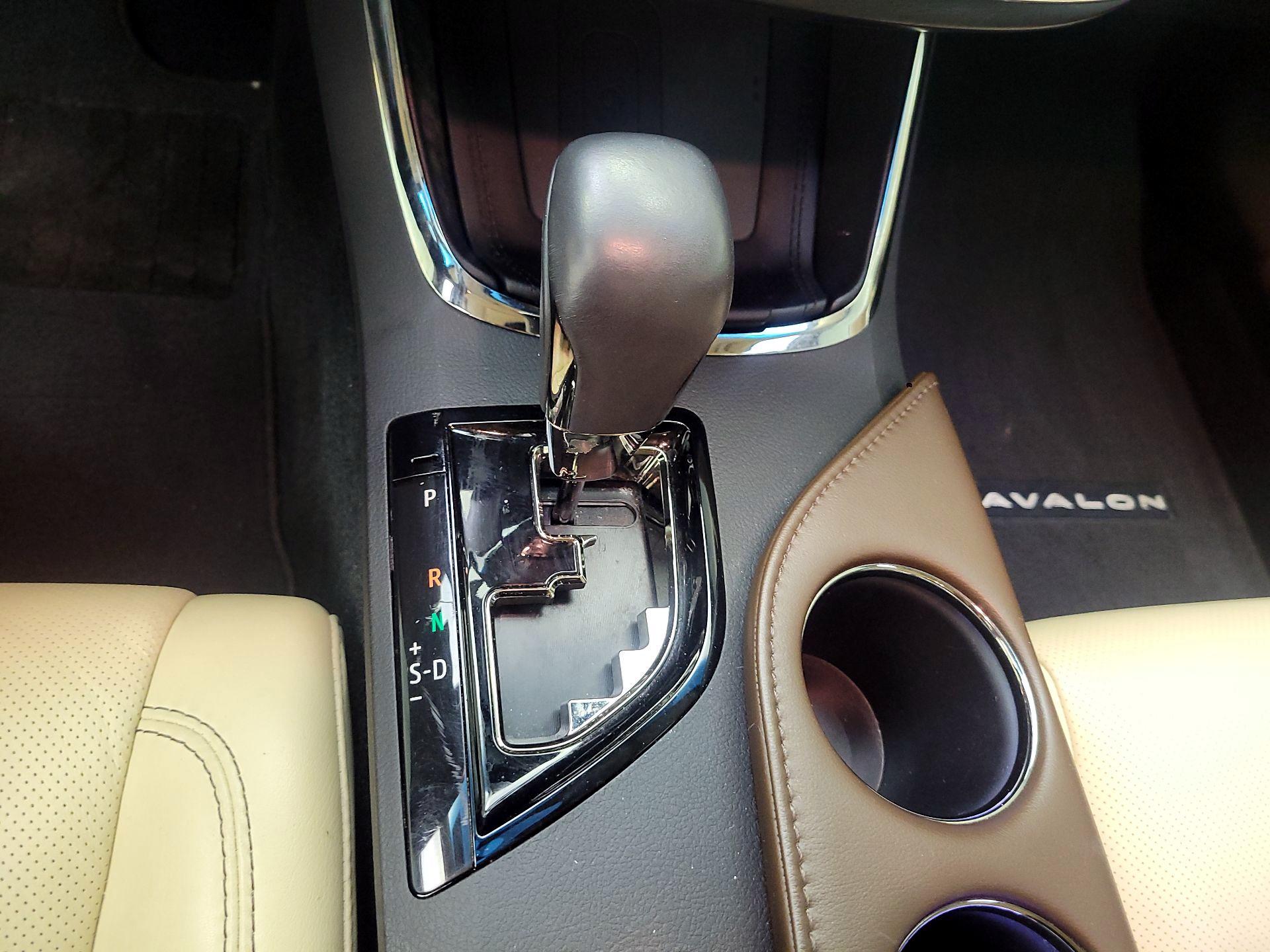 Thumbnail: 2017 Toyota Avalon - 16