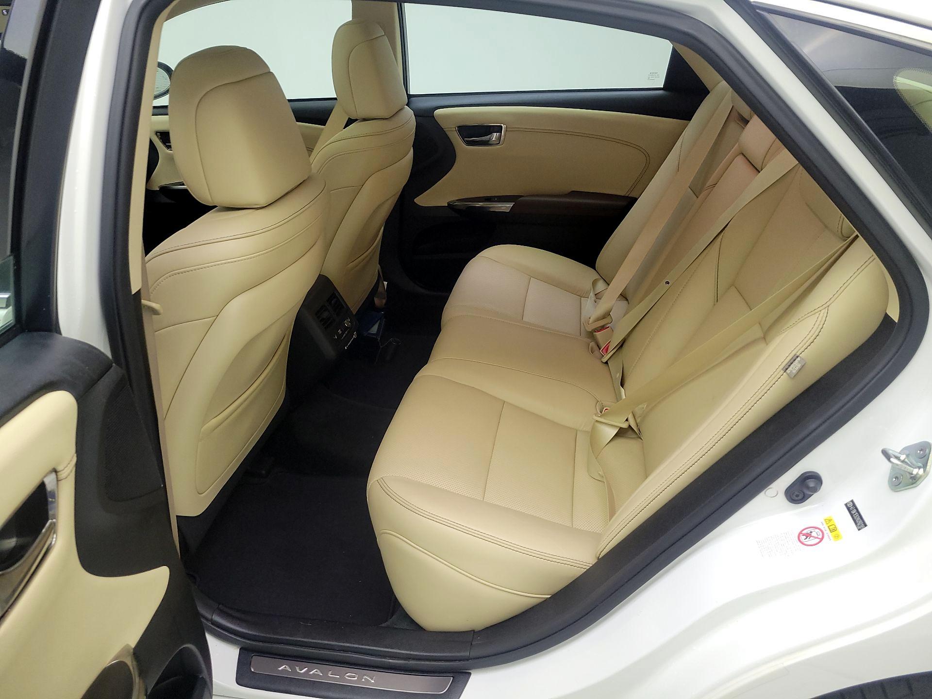 Thumbnail: 2017 Toyota Avalon - 18