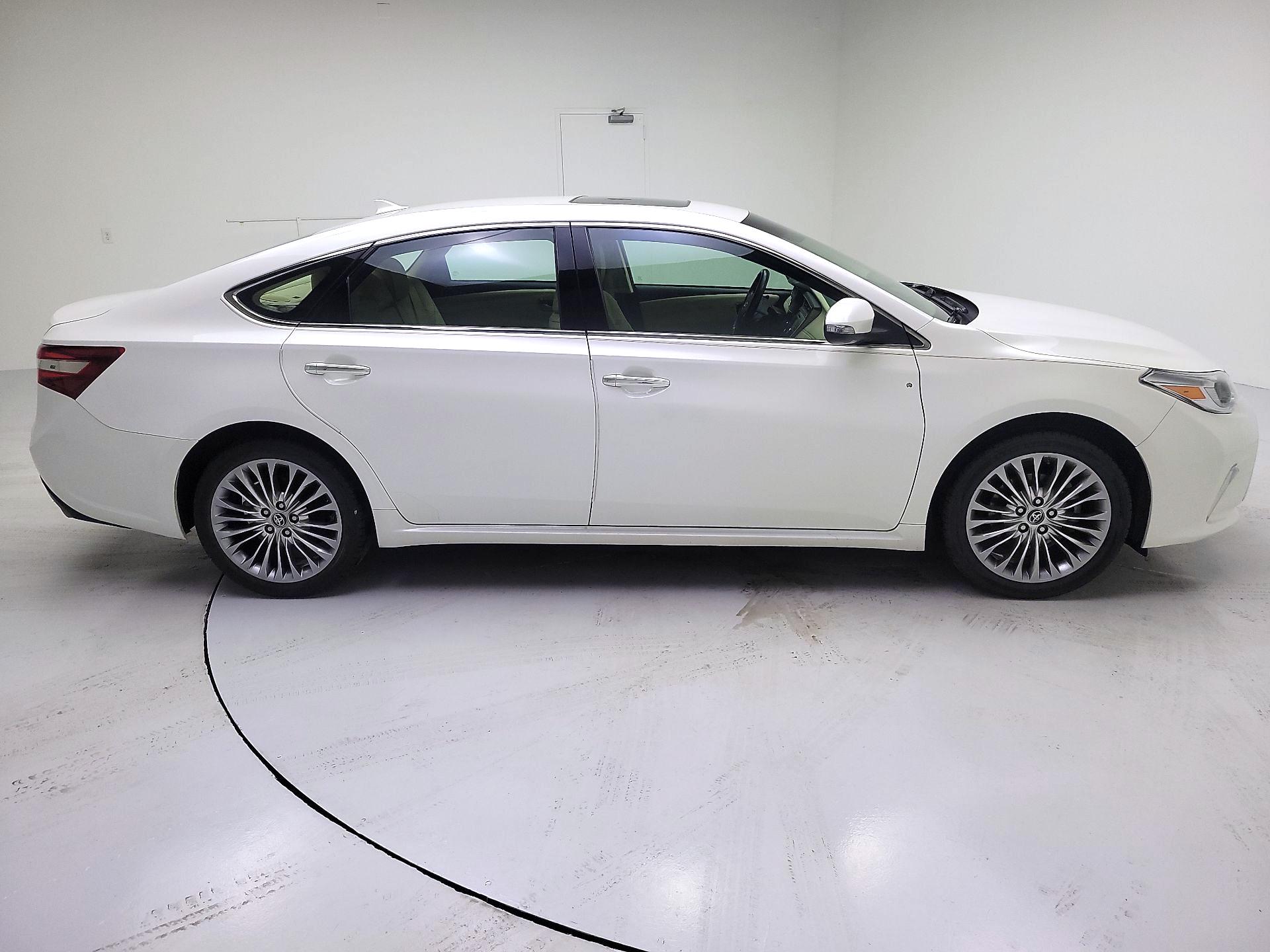 Thumbnail: 2017 Toyota Avalon - 4