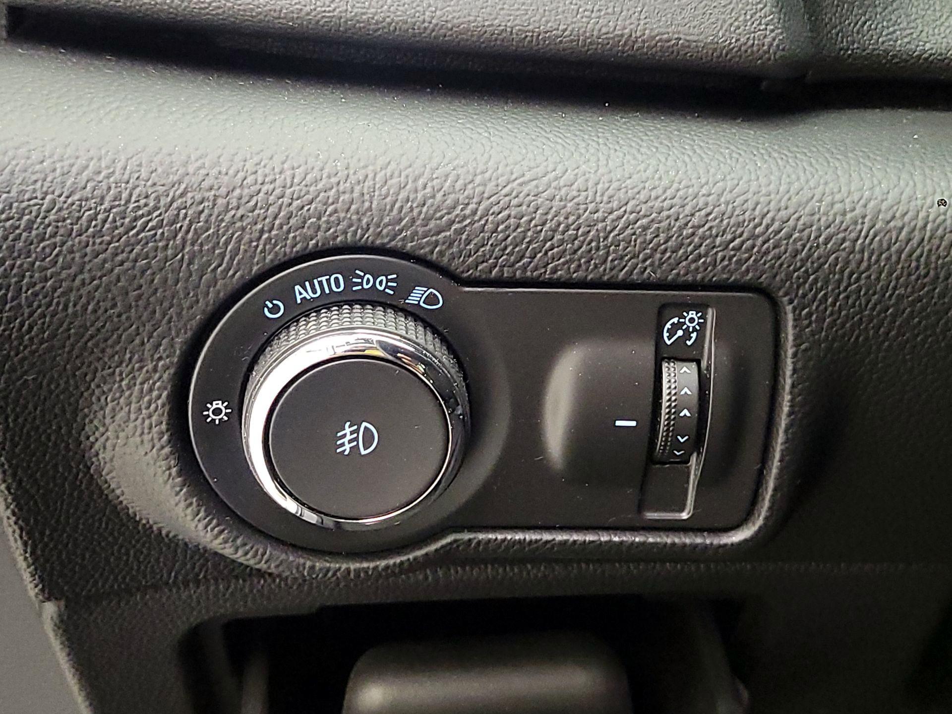 Thumbnail: 2016 Buick Verano - 11