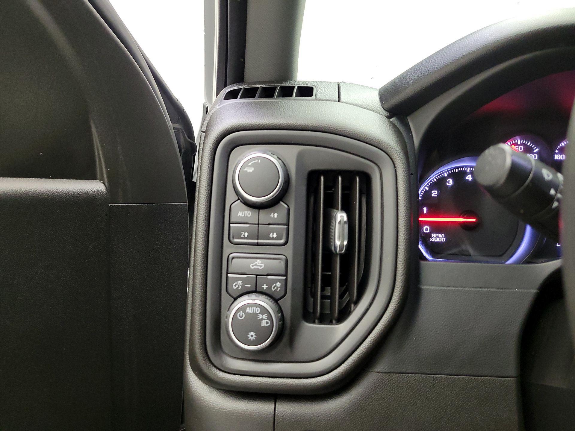 Thumbnail: 2019 Chevrolet Silverado 1500 - 11