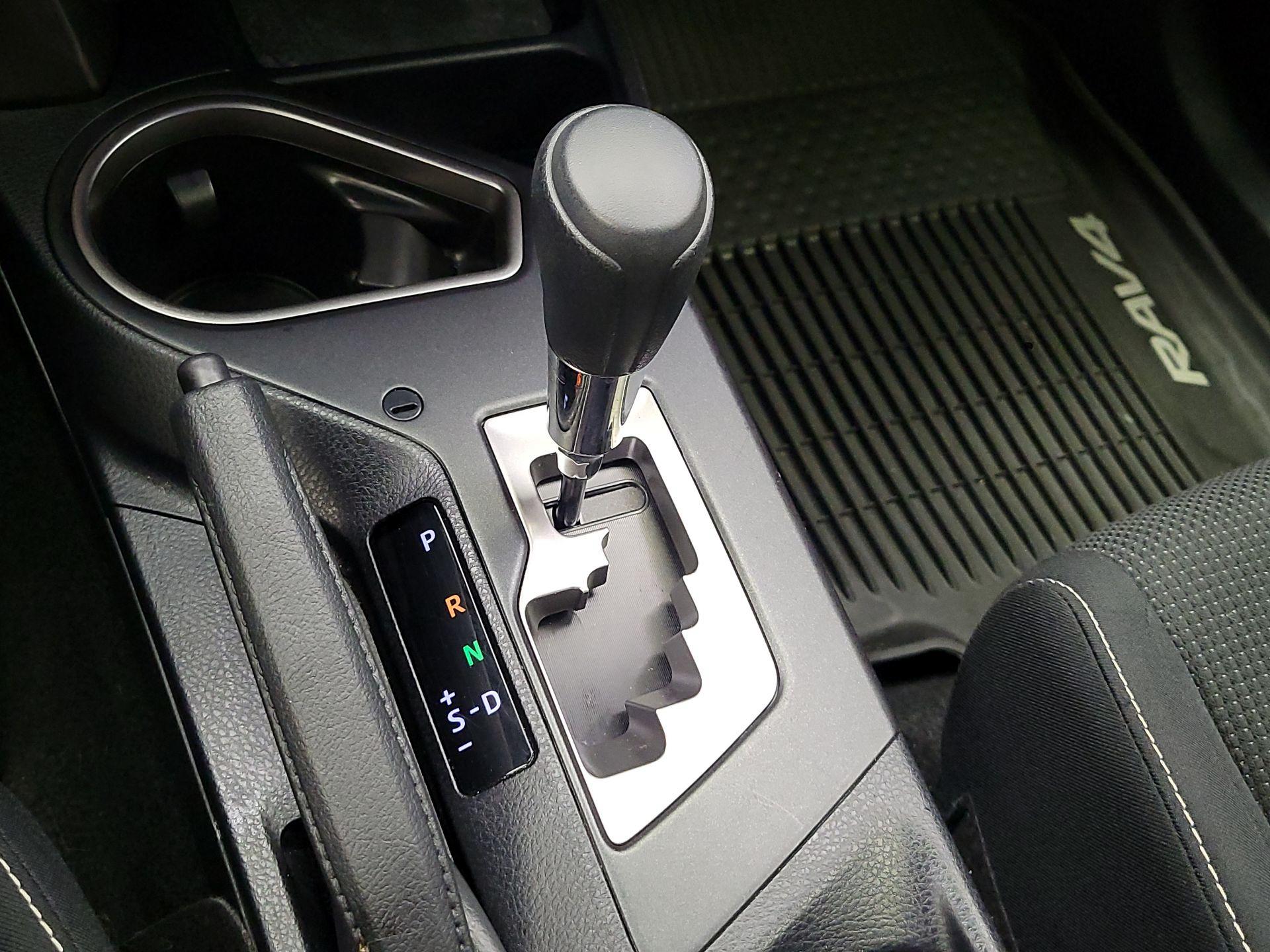 Thumbnail: 2017 Toyota RAV4 - 15