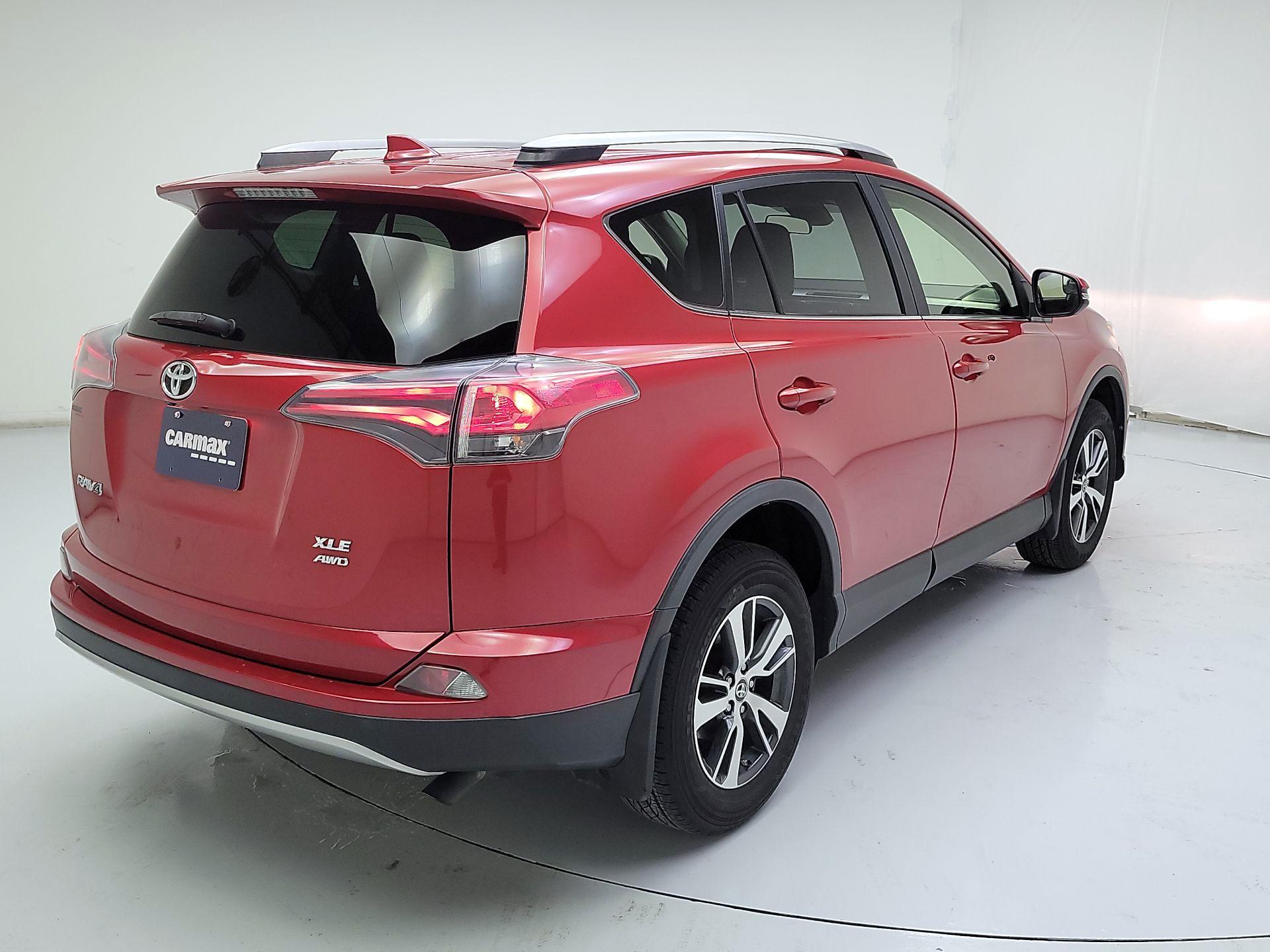 Thumbnail: 2017 Toyota RAV4 - 5