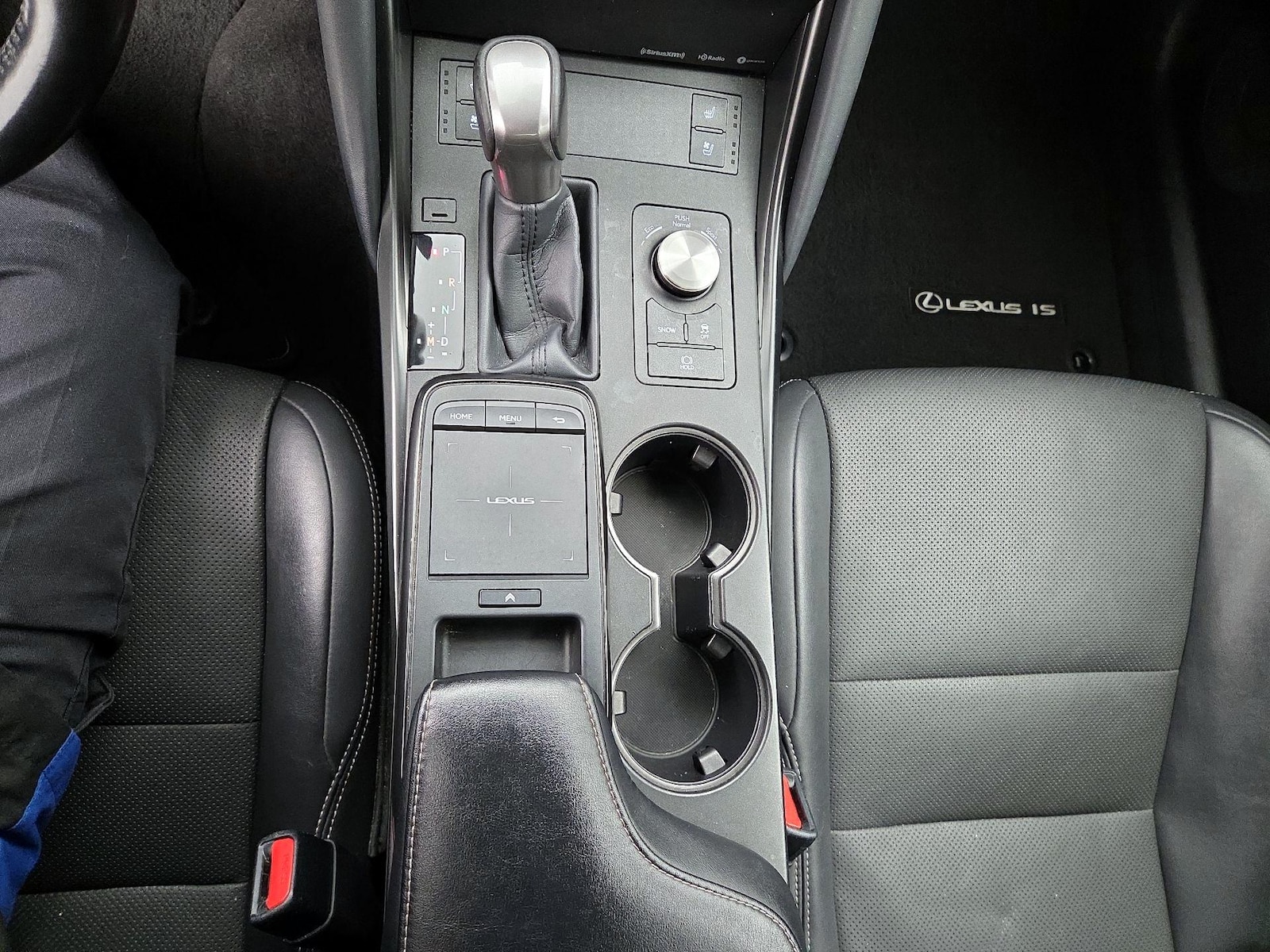 2021 Lexus IS 300 - Photo 18
