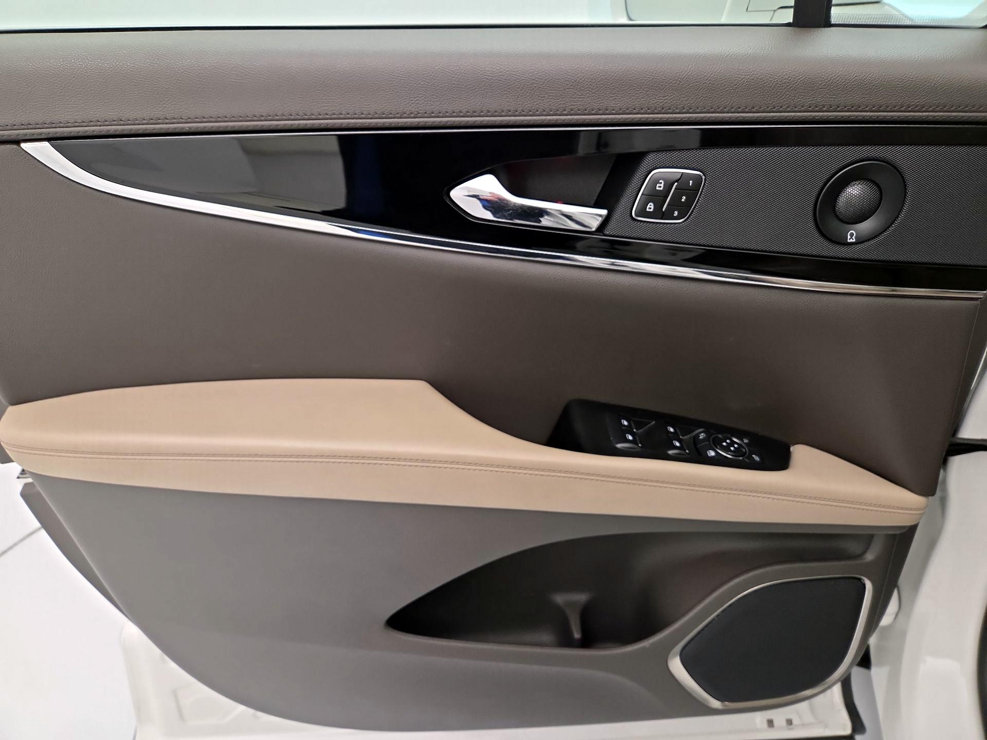 Thumbnail: 2023 Lincoln Nautilus - 12