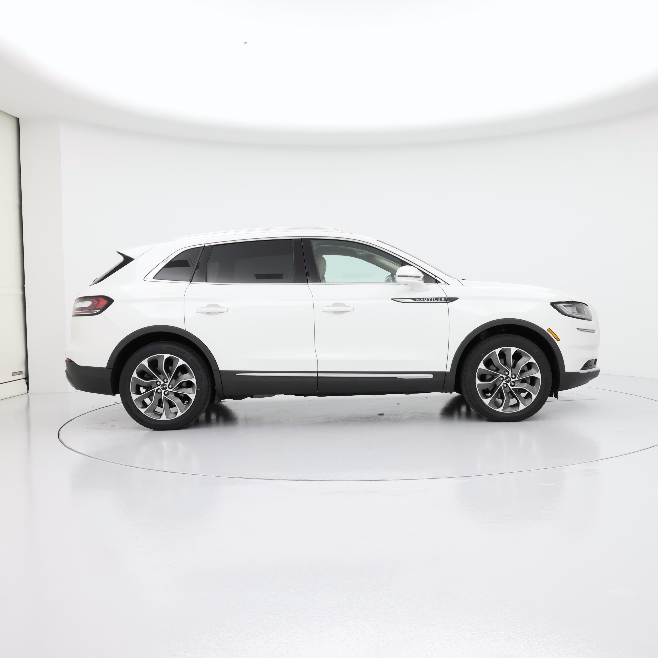 Thumbnail: 2023 Lincoln Nautilus - 7