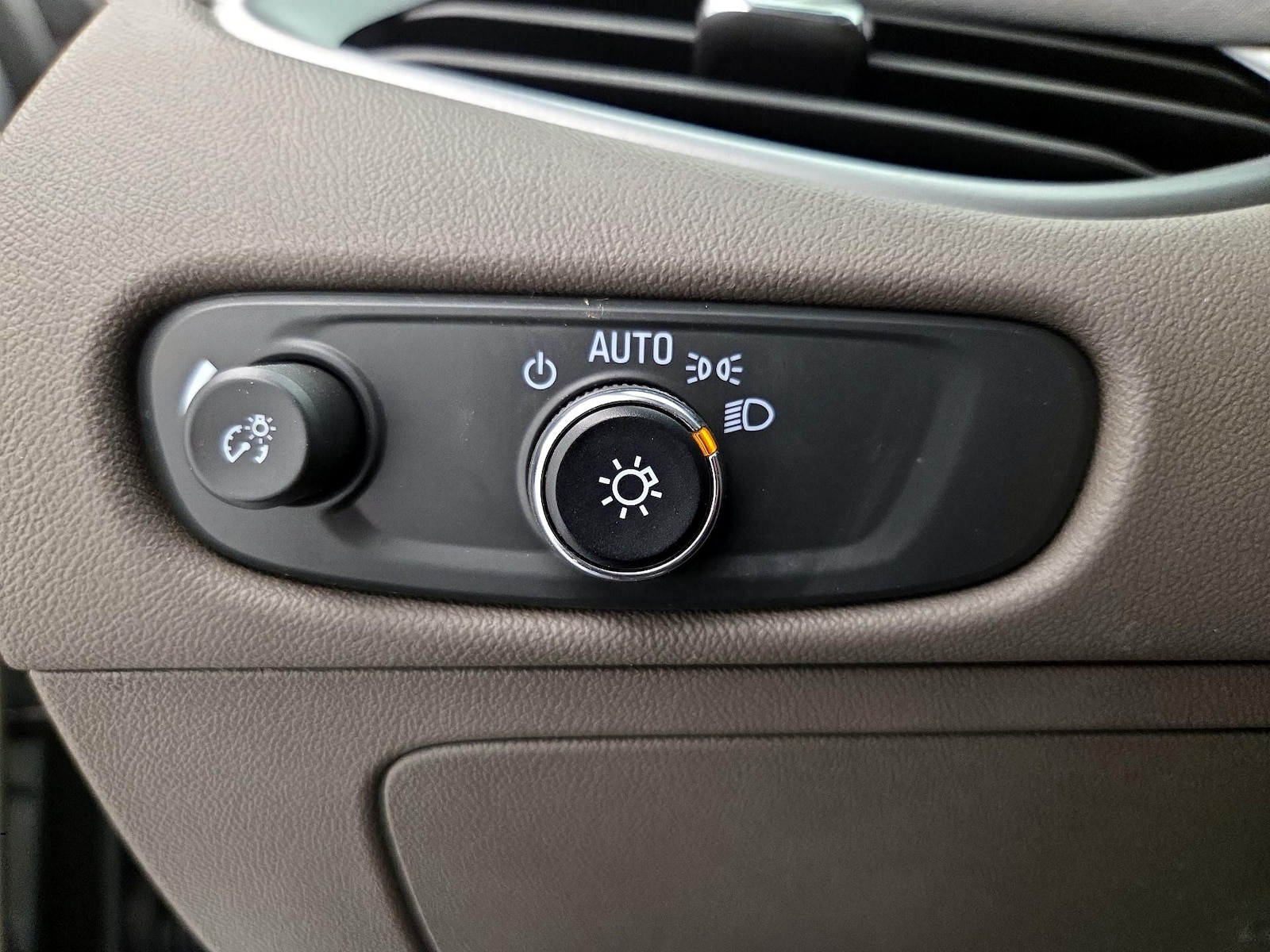 2023 Chevrolet Malibu 1LT - Photo 14