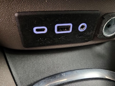 USB/AUX Ports