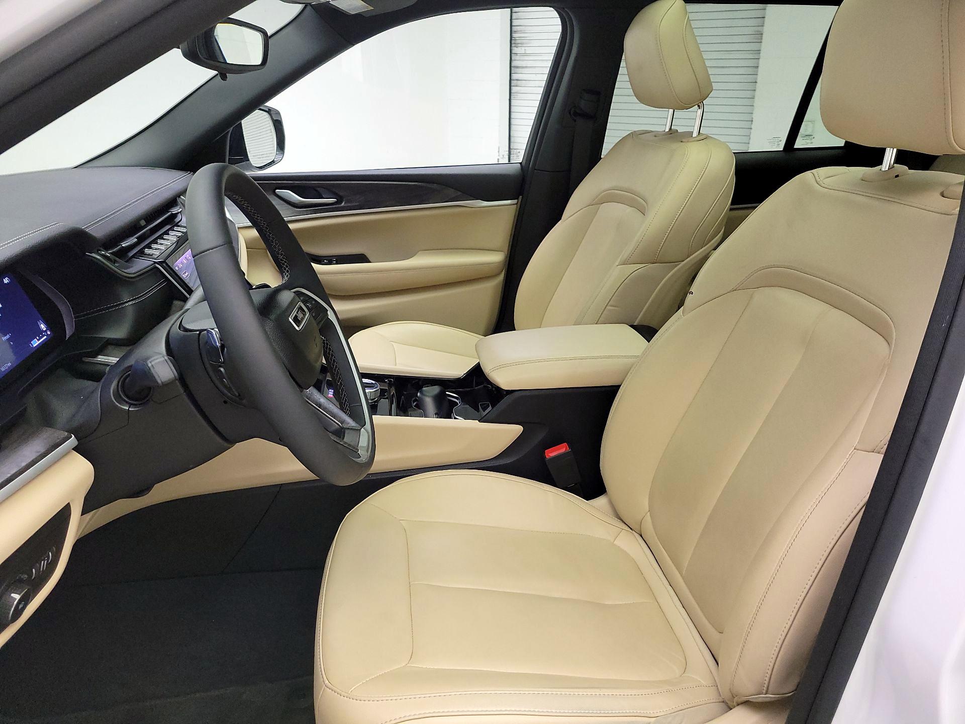 Thumbnail: 2023 Jeep Grand Cherokee - 9