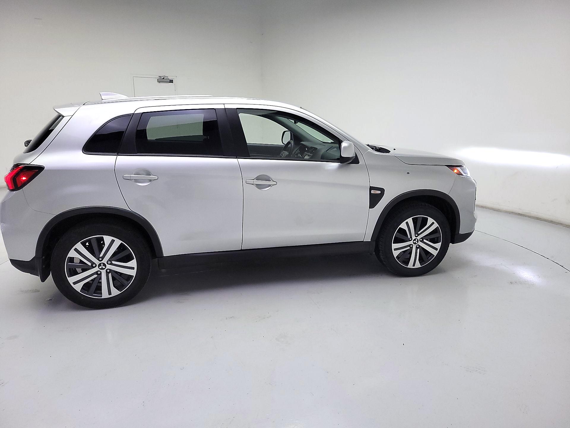Thumbnail: 2023 Mitsubishi Outlander Sport - 4