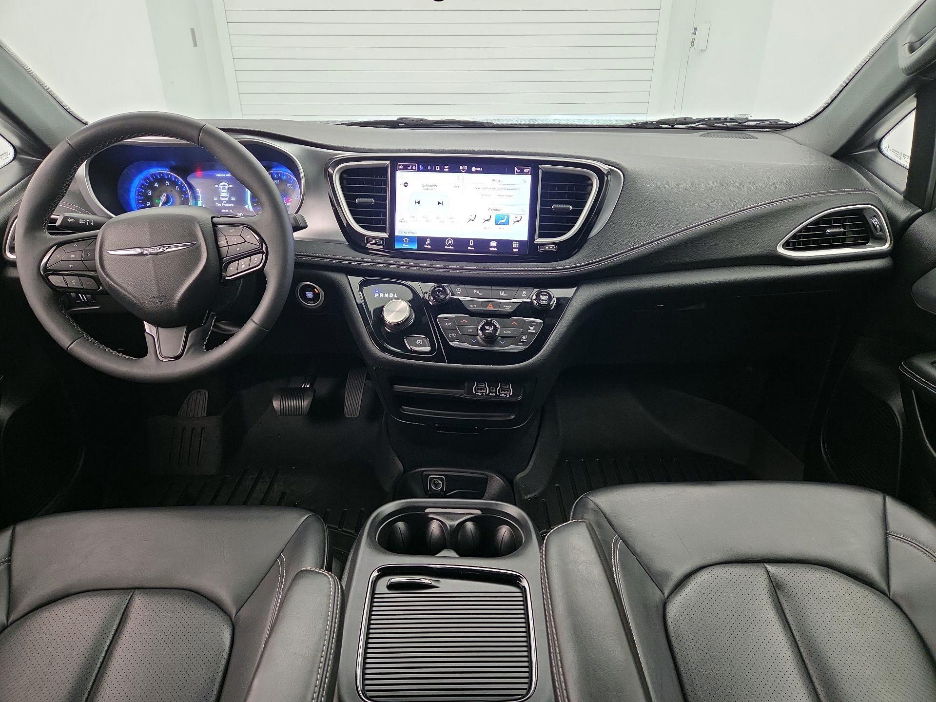 Thumbnail: 2023 Chrysler Pacifica - 9