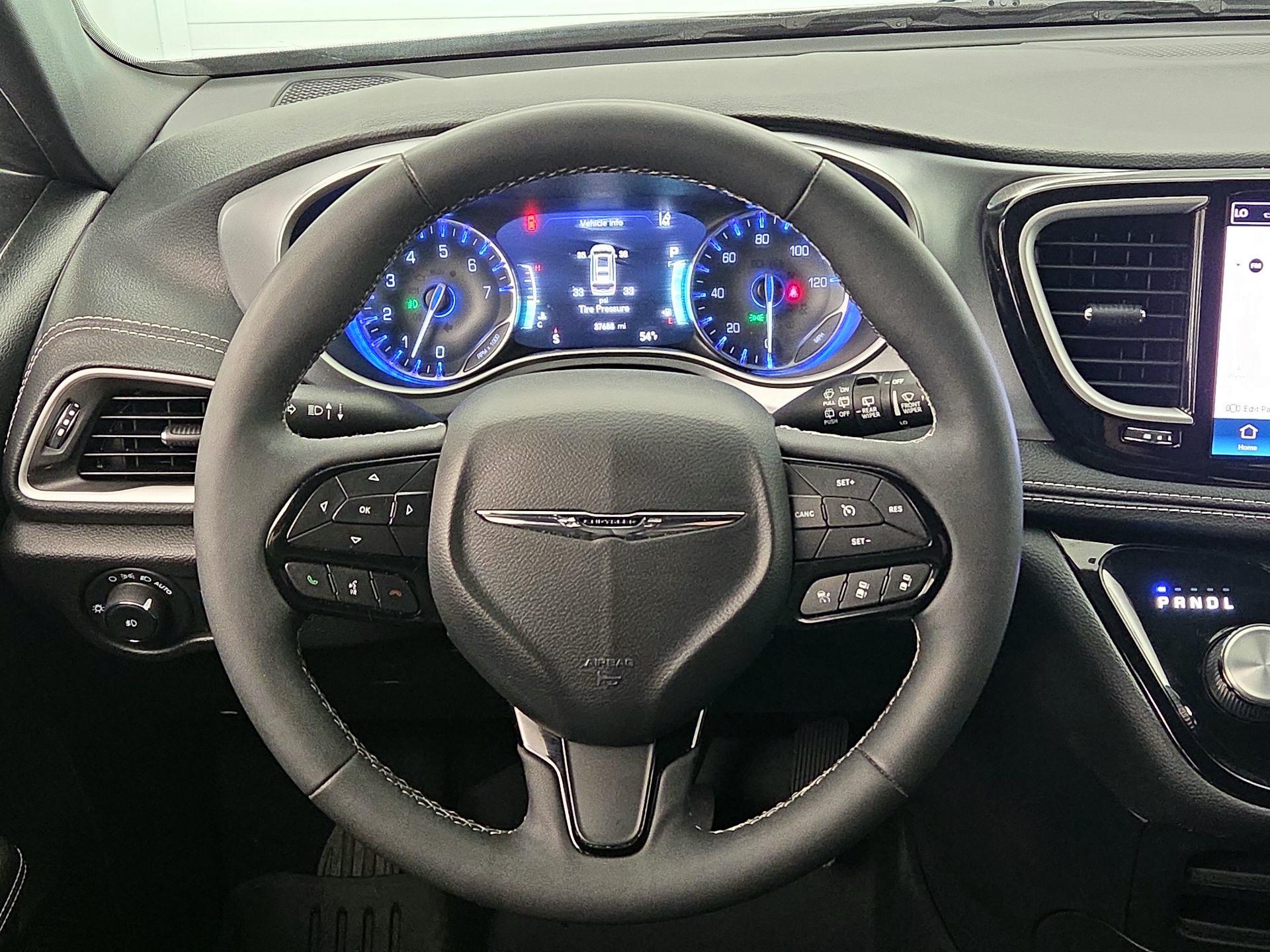 Thumbnail: 2023 Chrysler Pacifica - 10