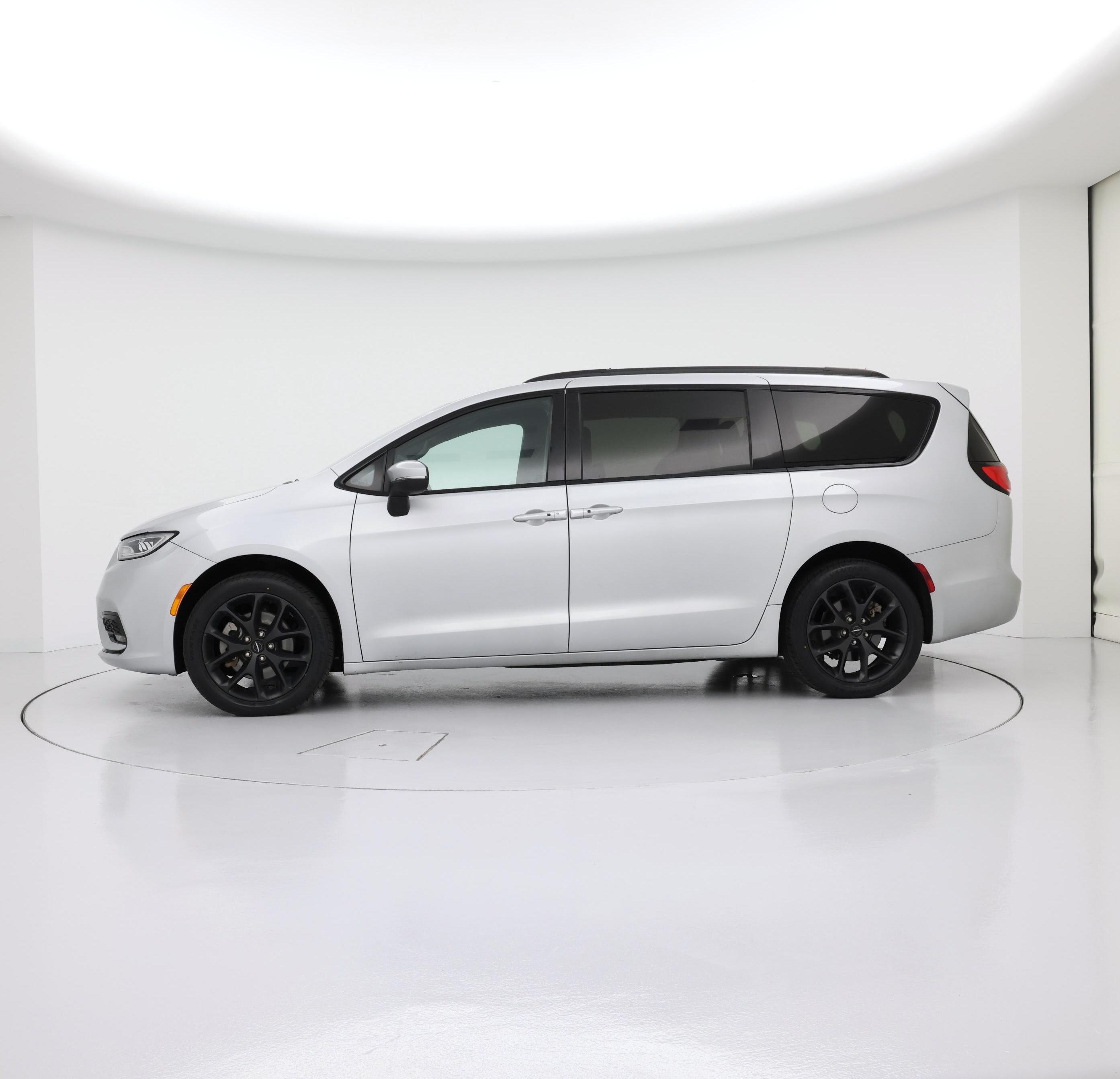 Thumbnail: 2023 Chrysler Pacifica - 3