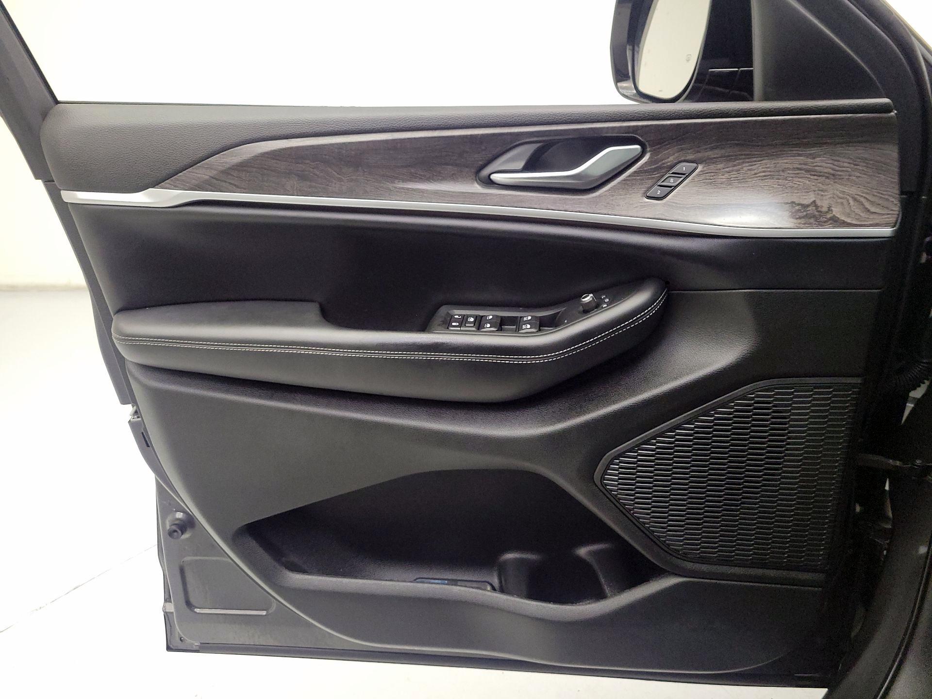 Thumbnail: 2023 Jeep Grand Cherokee L - 10